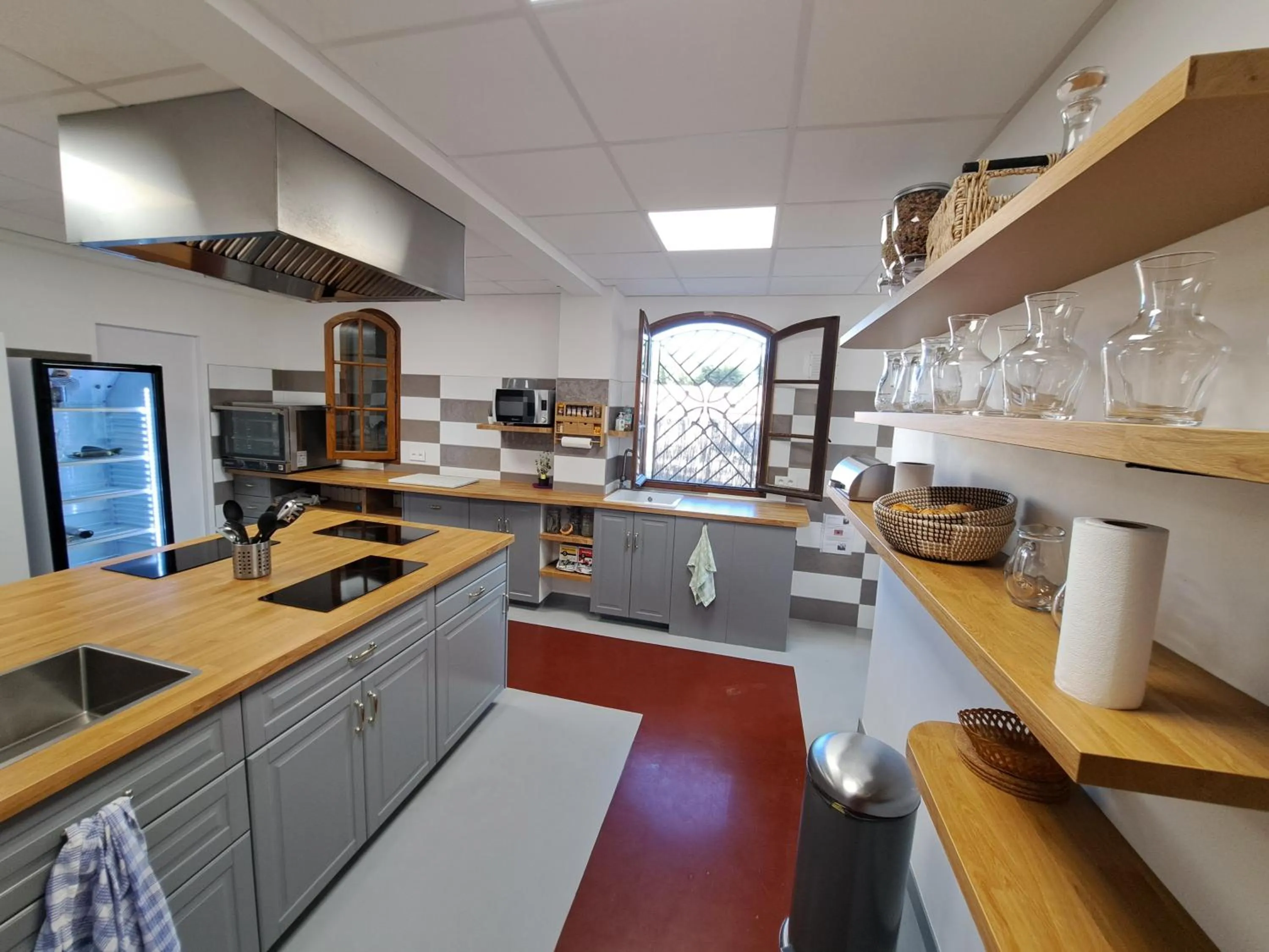 Communal kitchen in L'Interlude