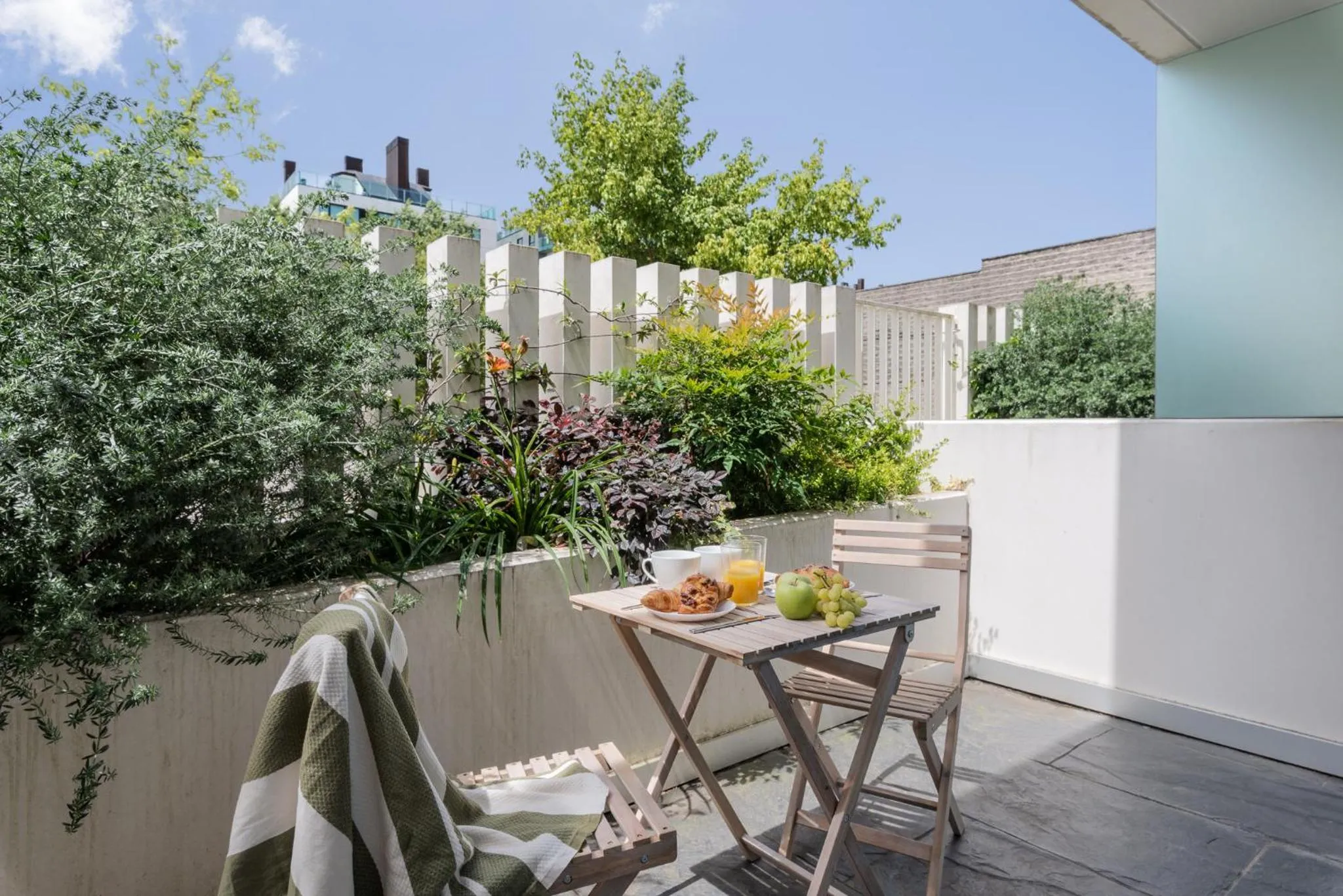 Balcony/Terrace in I Loft Santiago by Upper Luxury Housing