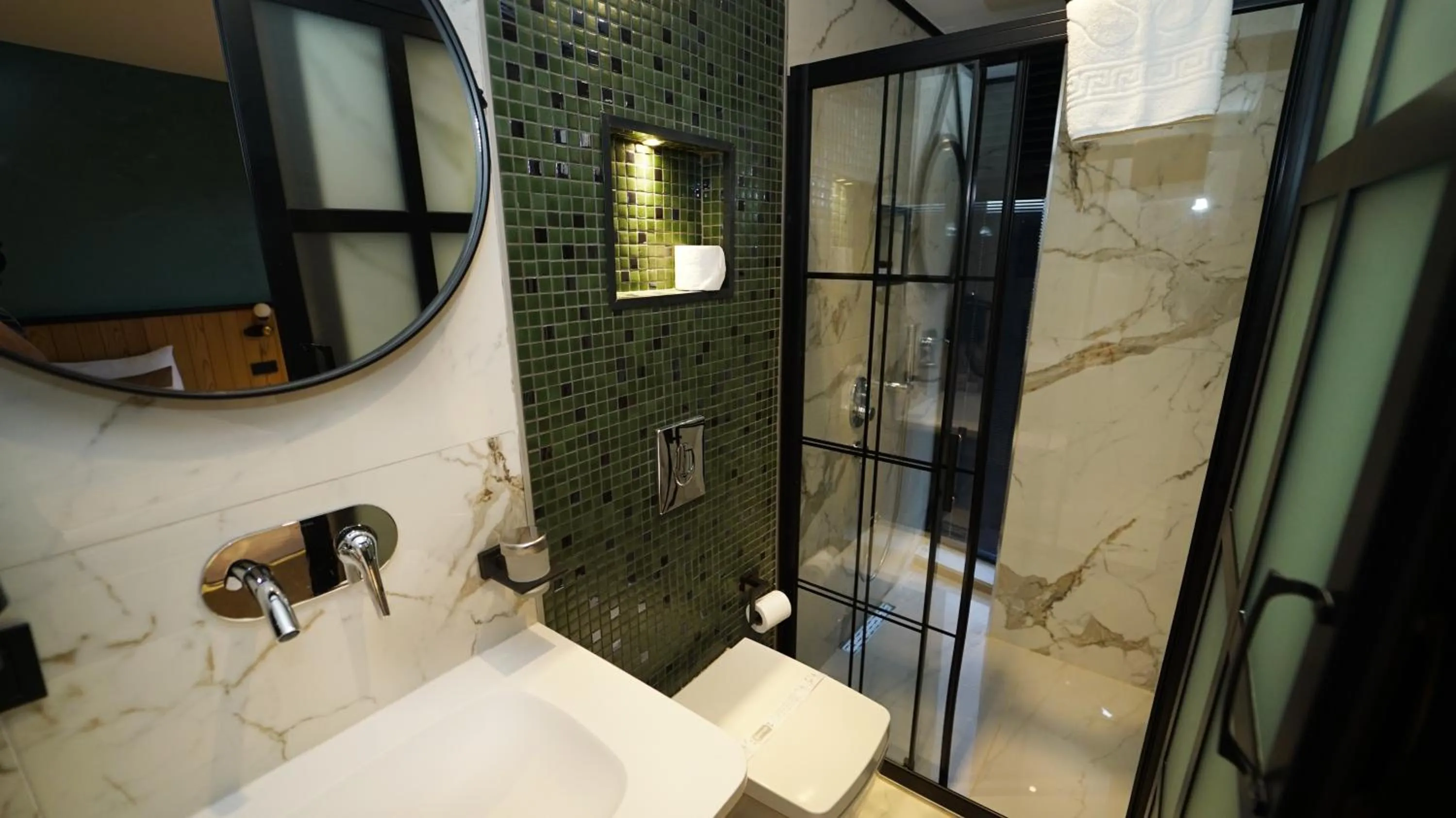 Shower in Fragments Hotel