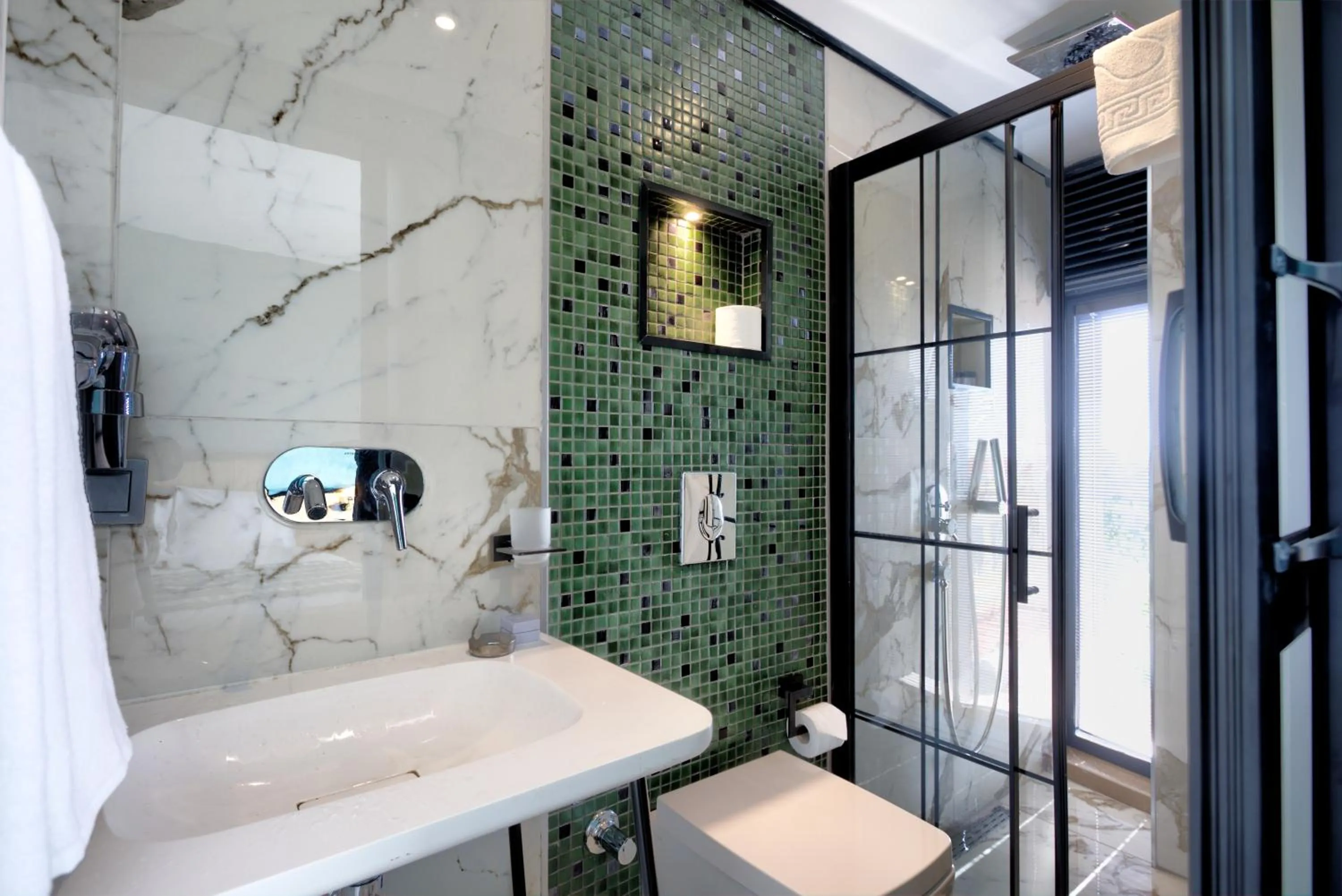 Shower in Fragments Hotel