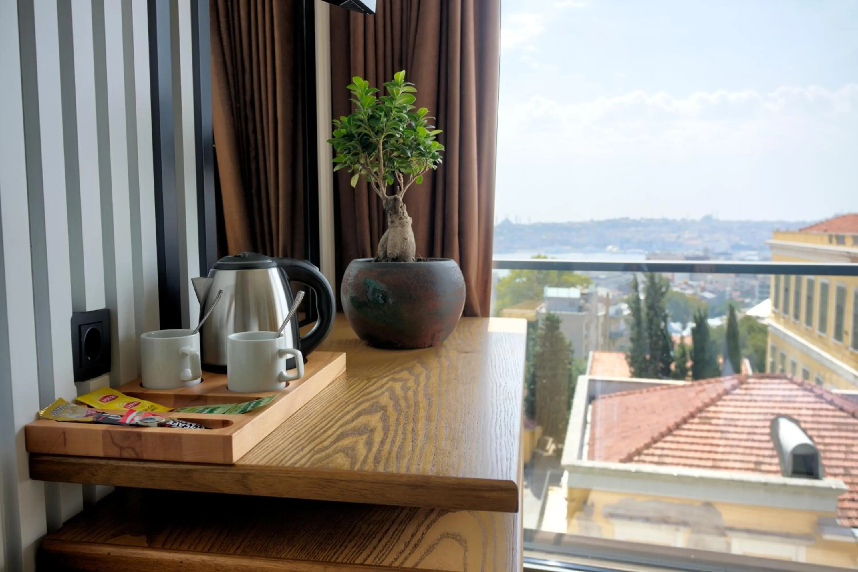 Coffee/tea facilities in Fragments Hotel