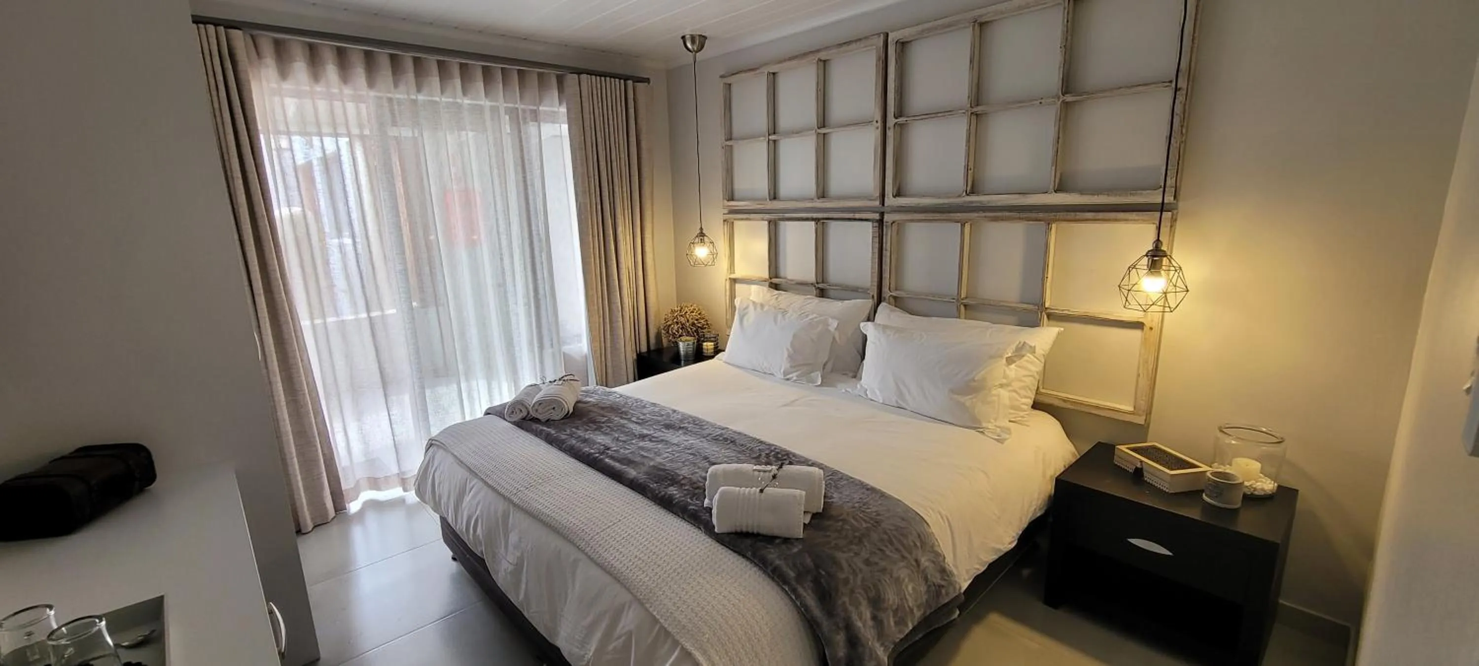 Bedroom, Bed in Rox and Sea Country Lodge