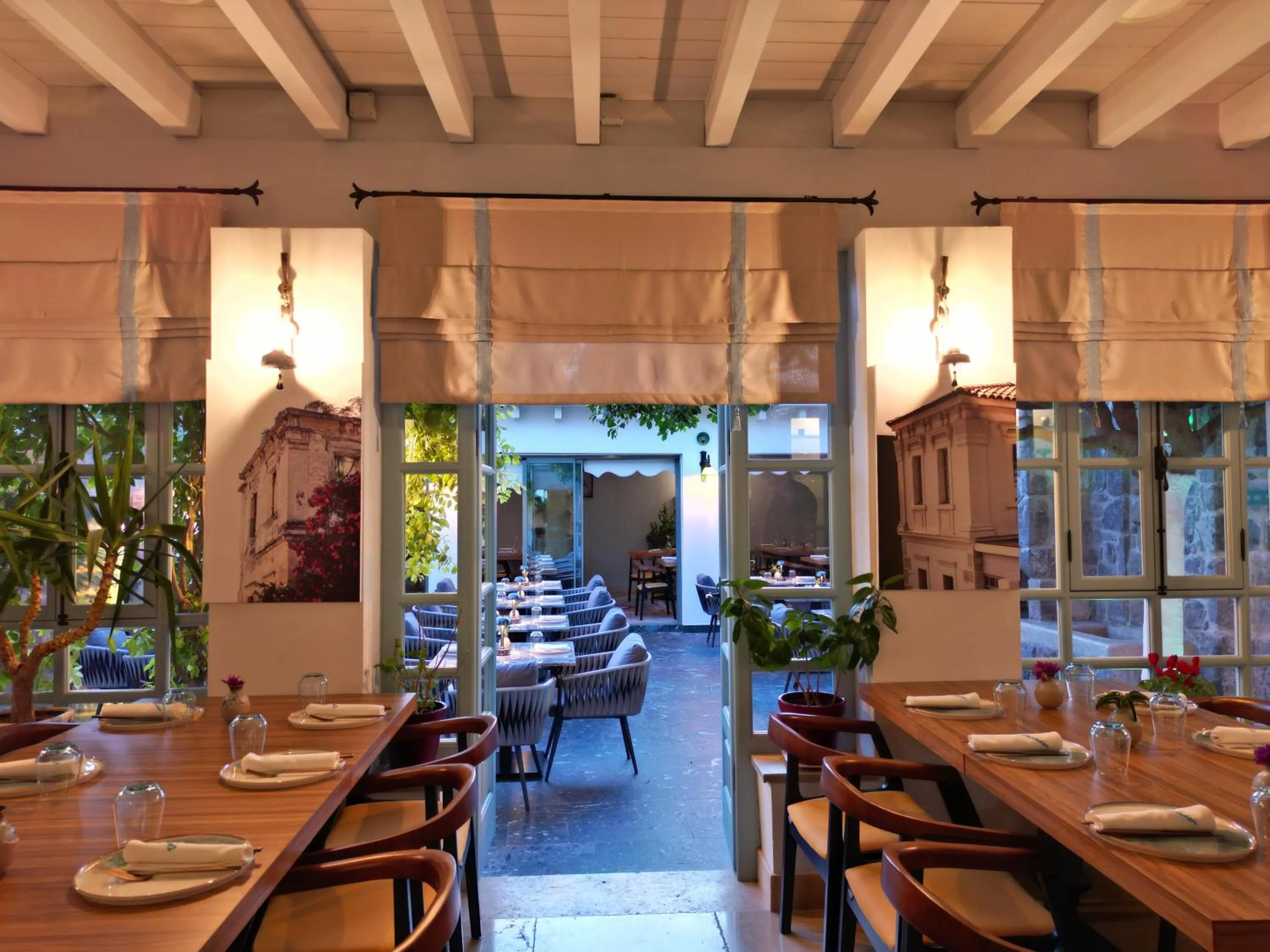 Restaurant/places to eat in Kocadon Hotel