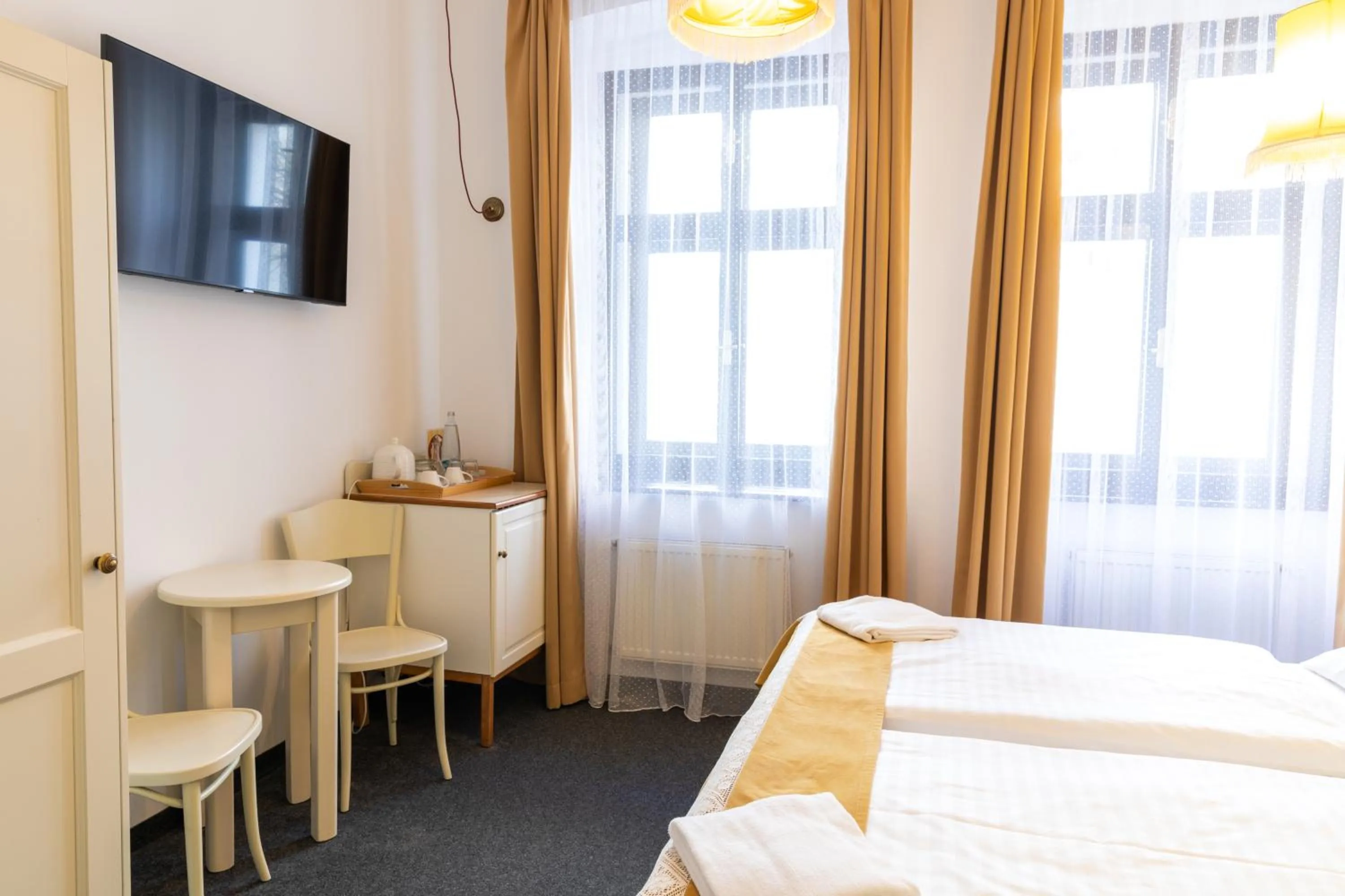 TV and multimedia, Bed in Hotel Amadeus