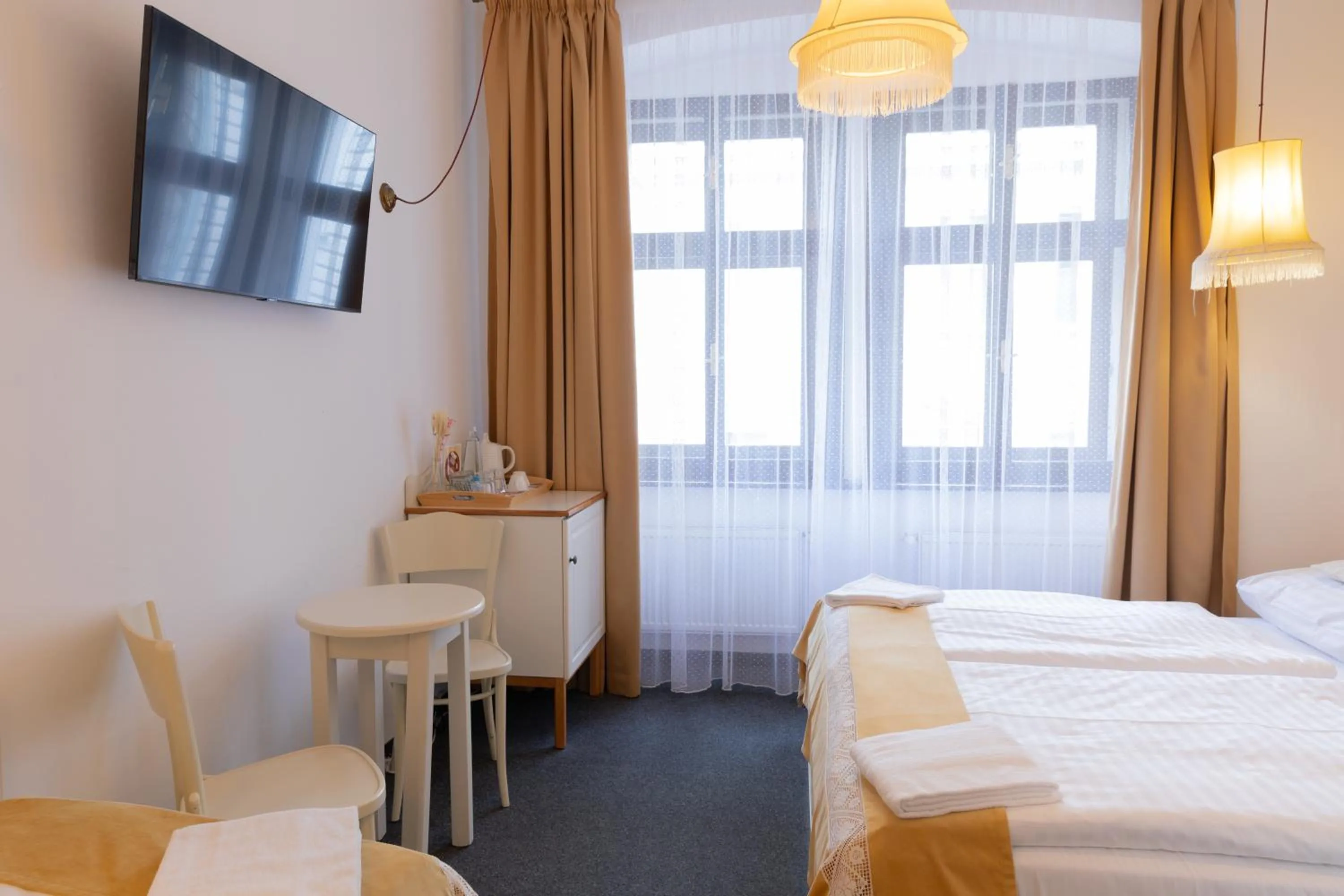 TV and multimedia, Bed in Hotel Amadeus