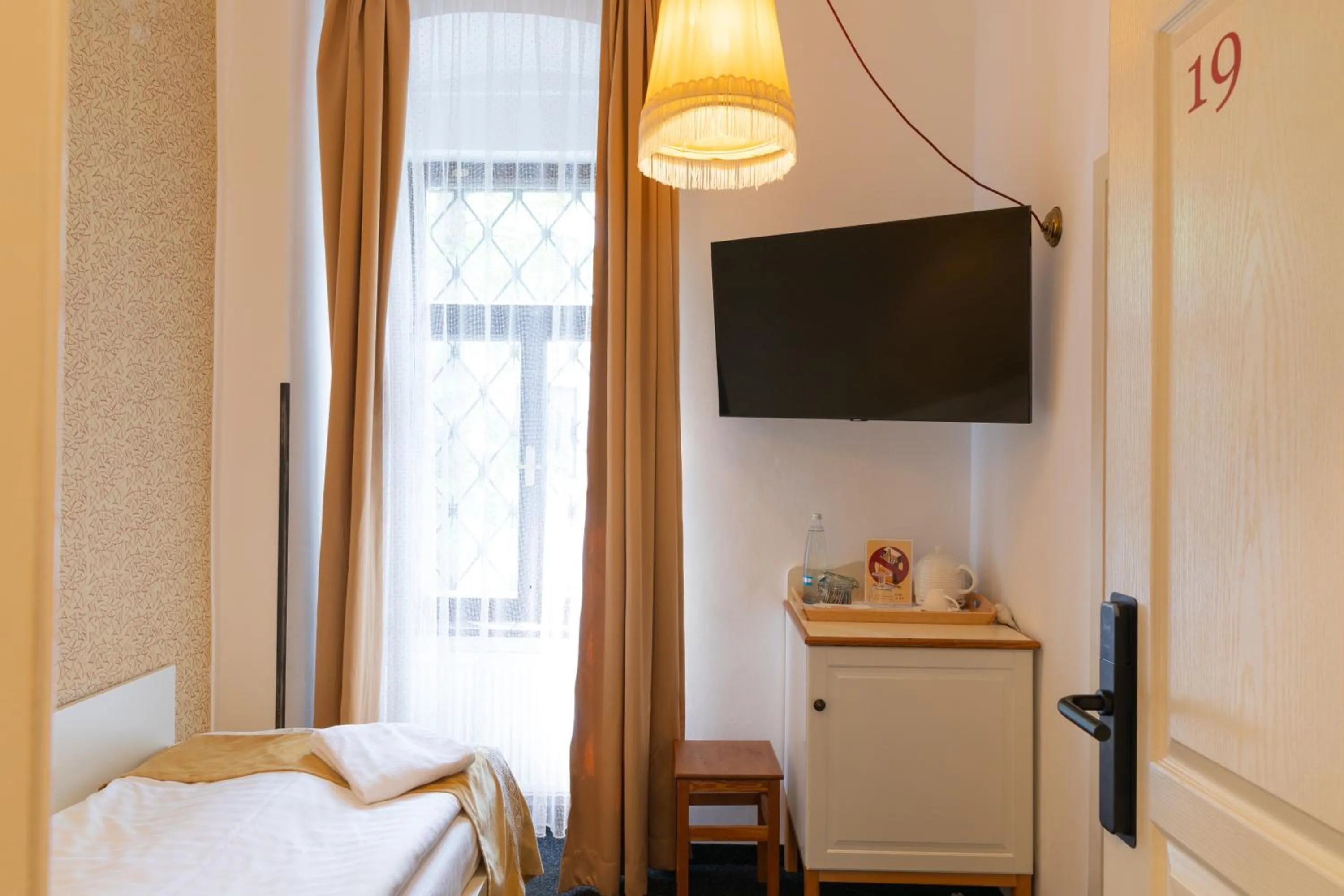 TV and multimedia, Bed in Hotel Amadeus