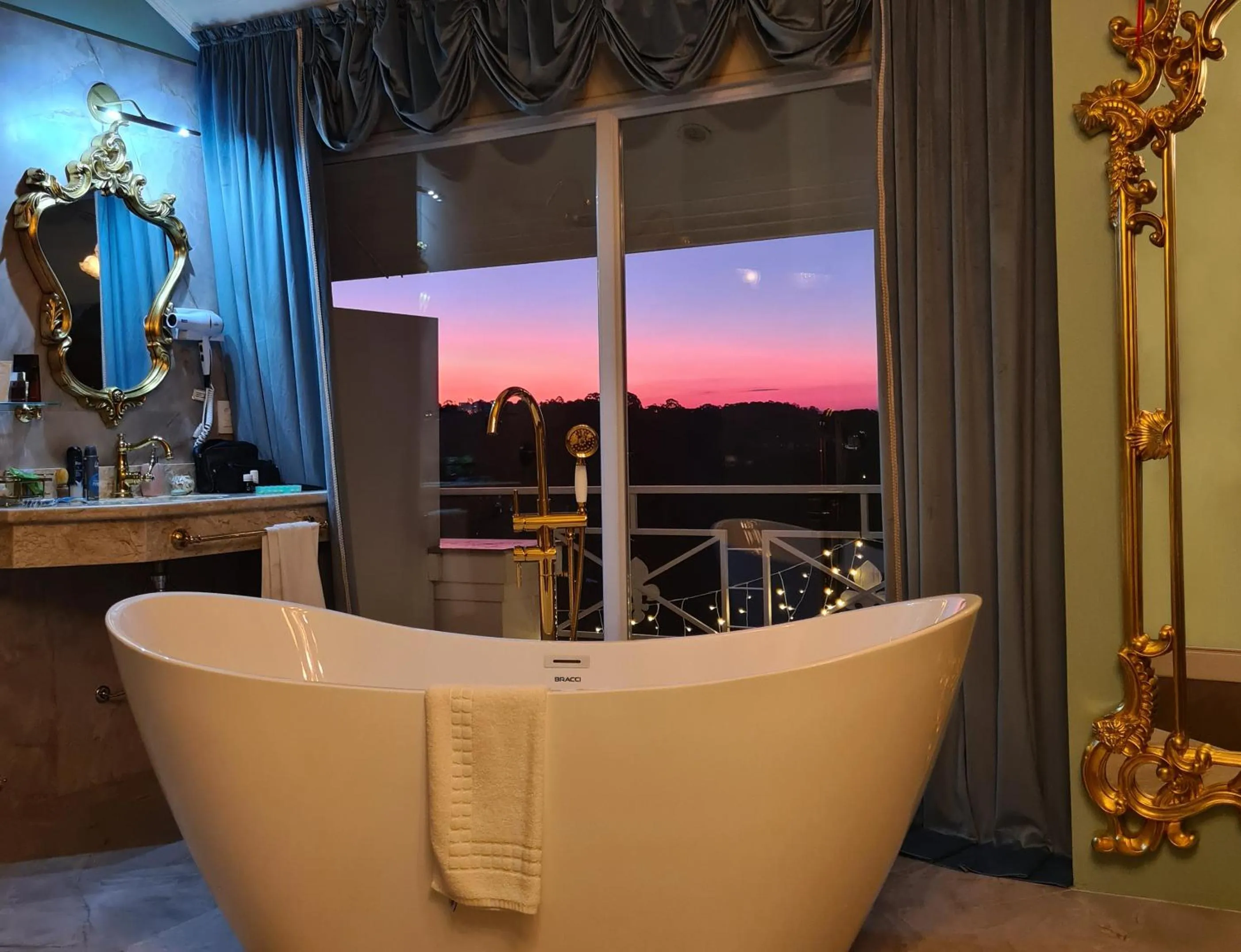 Bath in Le Boutique Hotel Gramado - Exclusivo para Casais