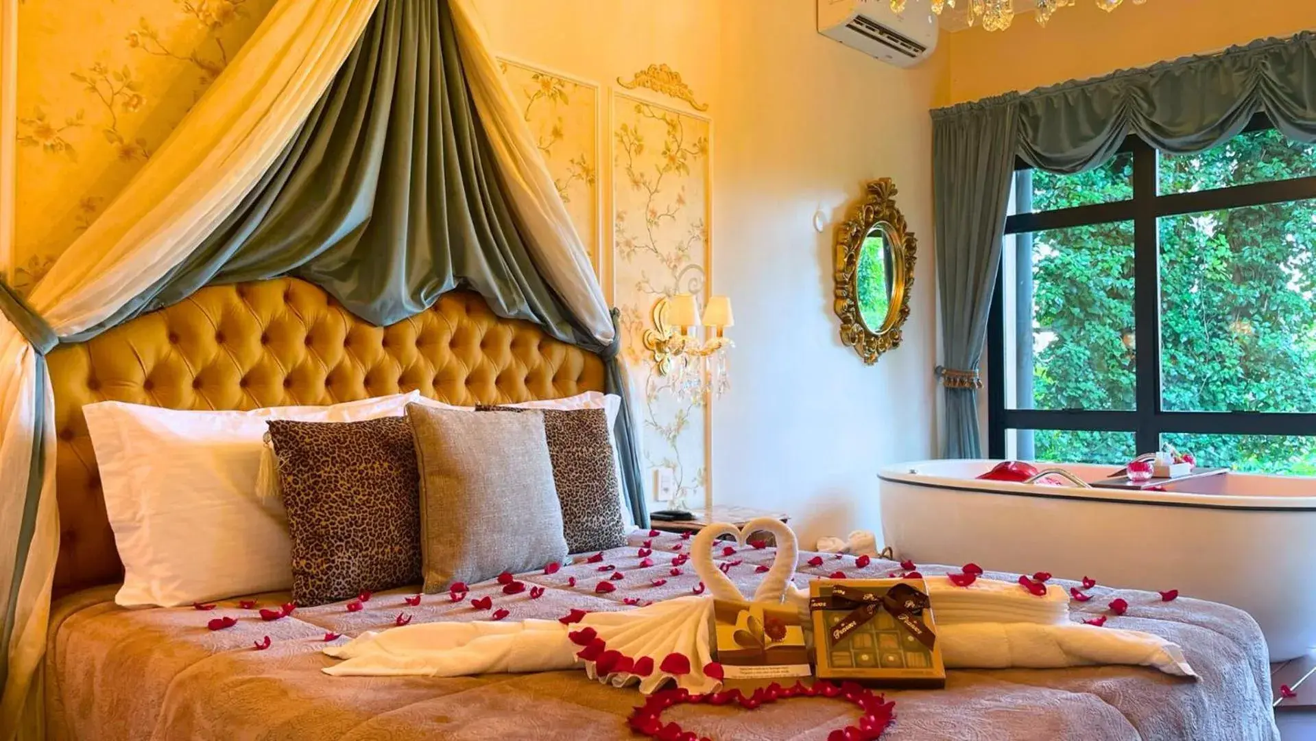 Suite with Hot Tub in Le Boutique Hotel Gramado - Exclusivo para Casais Suite with Hot Tub in Le Boutique Hotel Gramado - Exclusivo para Casais