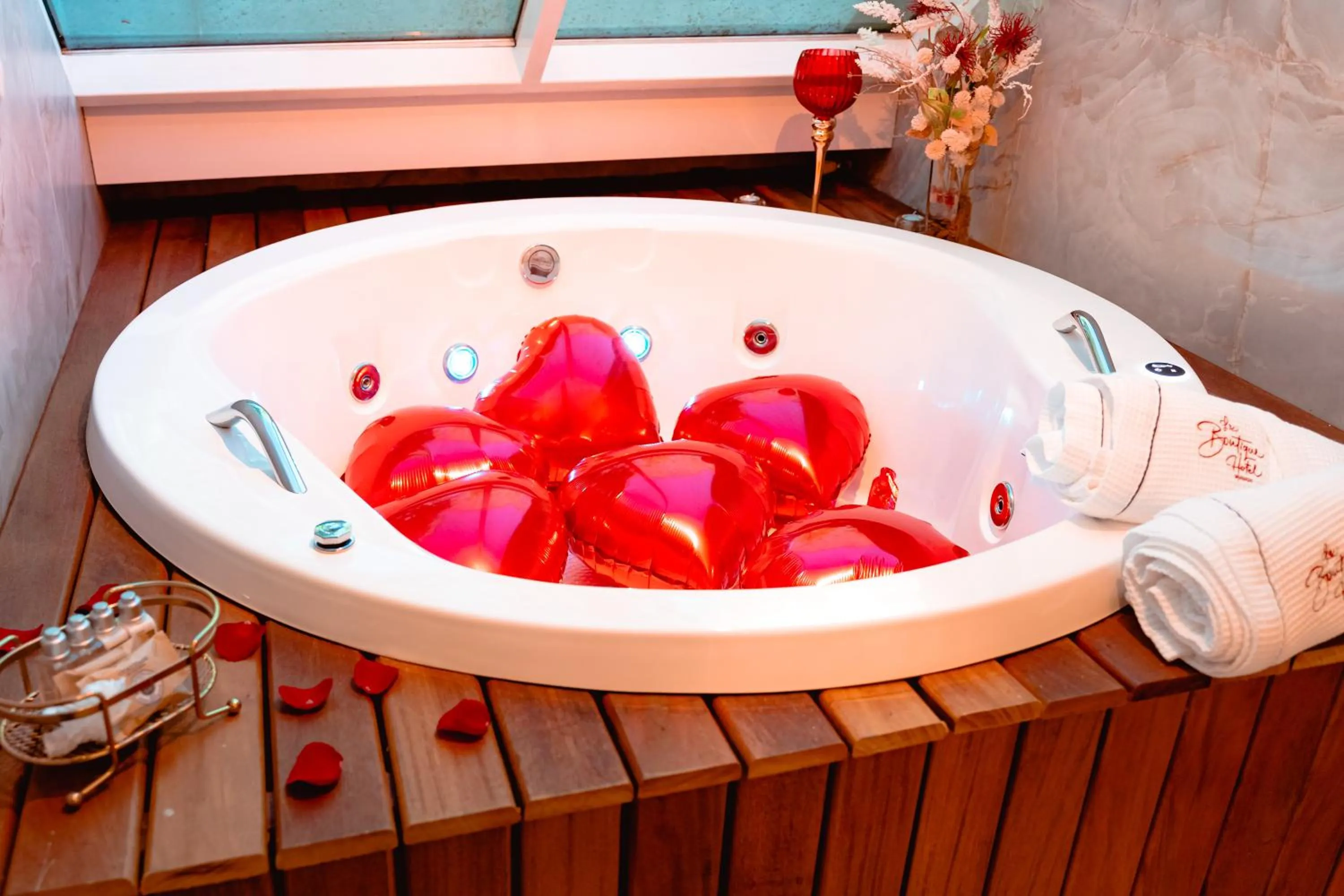 Bath in Le Boutique Hotel Gramado - Exclusivo para Casais