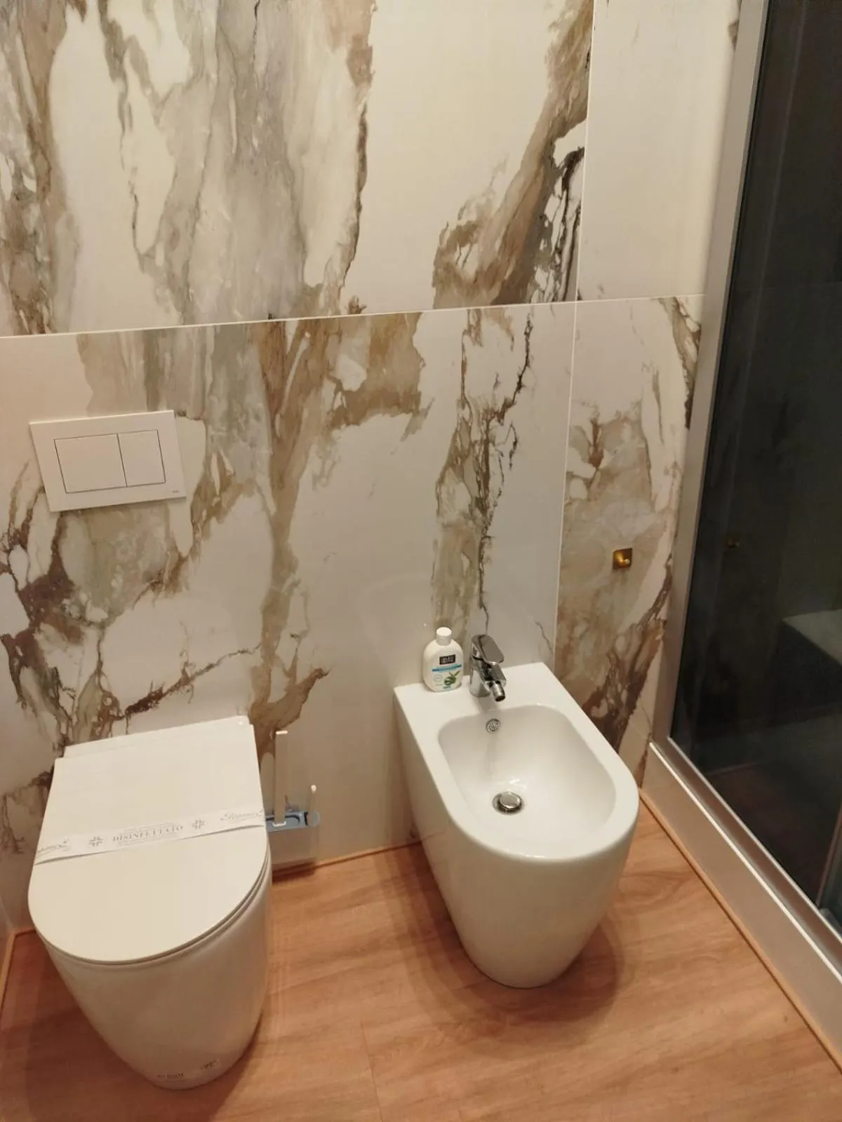 Shower in Confort Suites