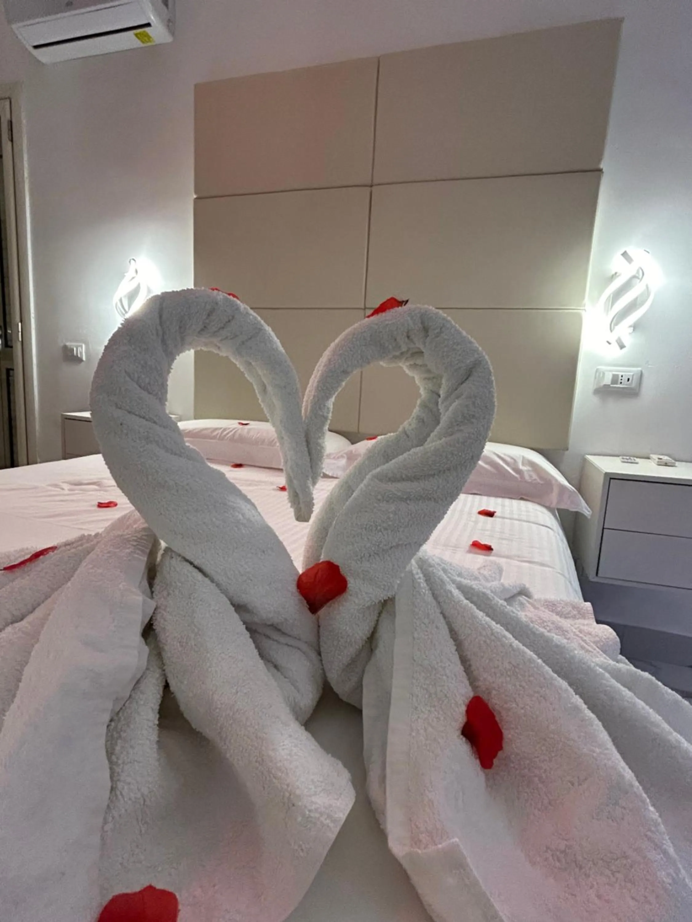 Bed in Confort Suites