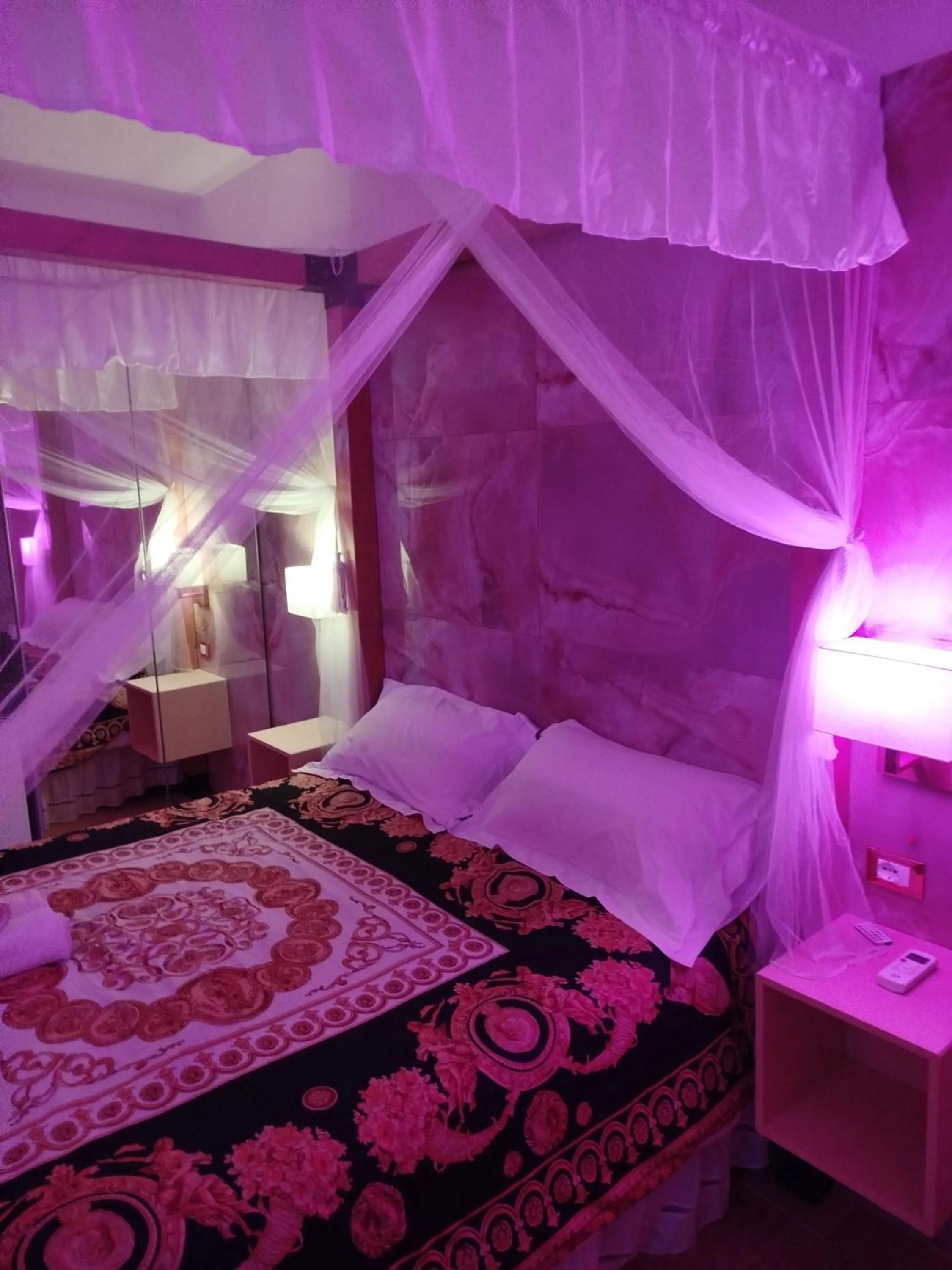 Bed in Confort Suites