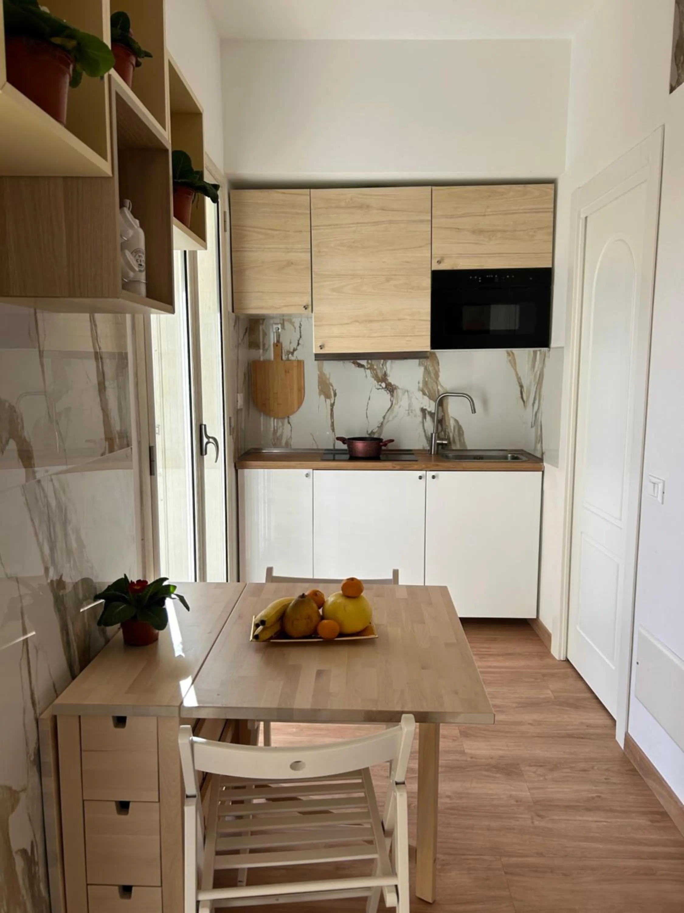 Kitchen or kitchenette in Confort Suites