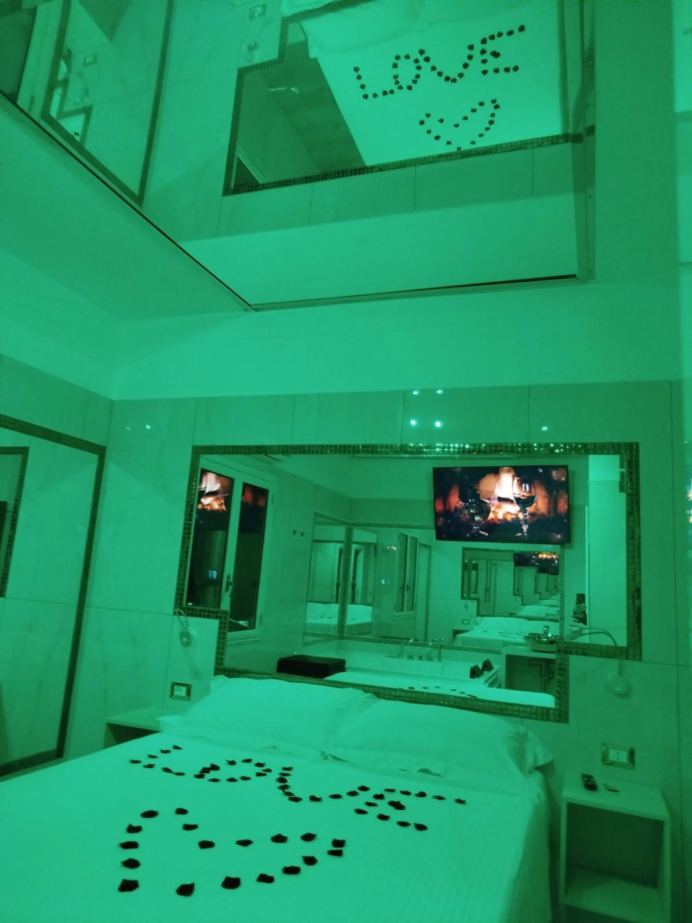 Bed in Confort Suites