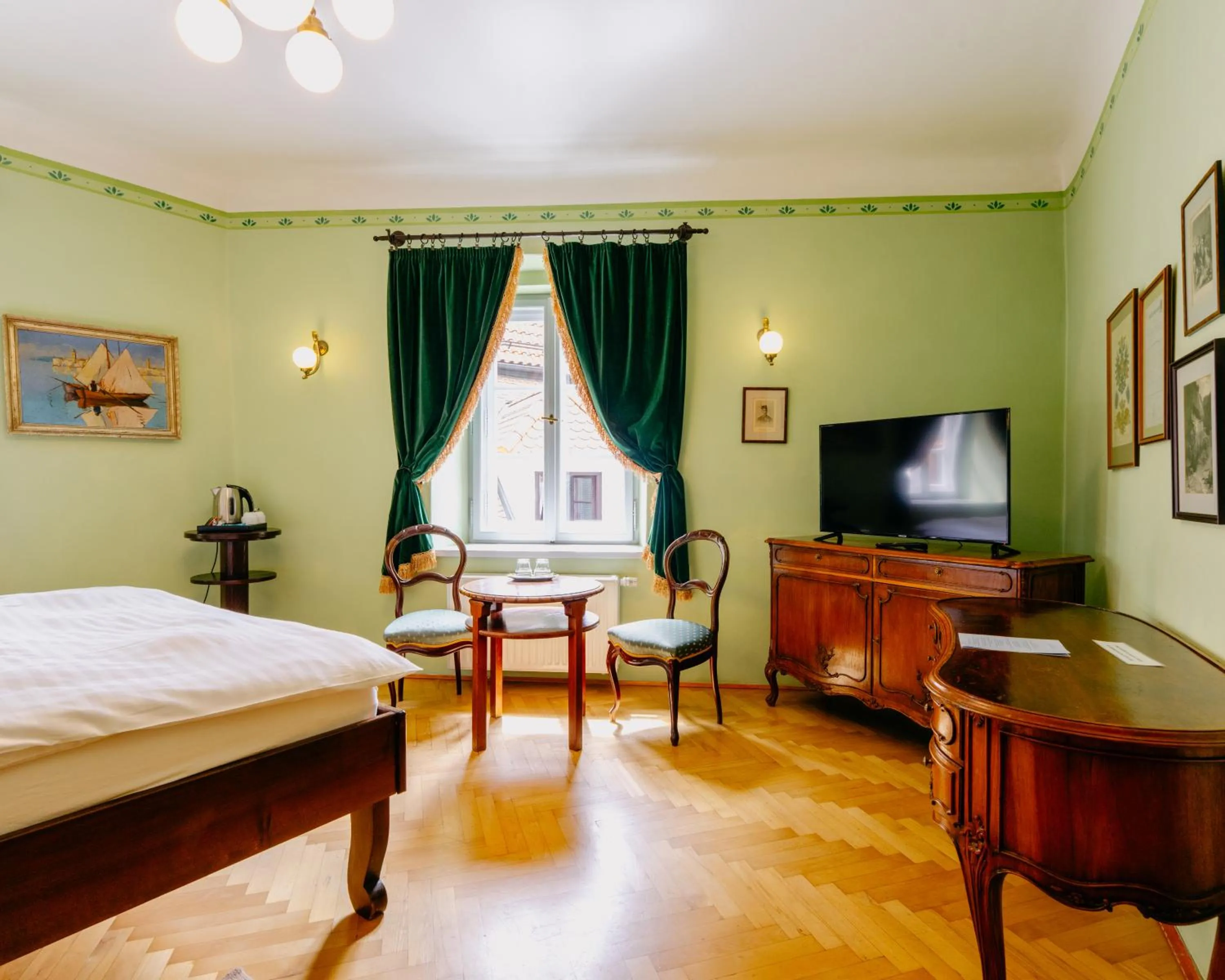 Bed in Hotel Leonardo