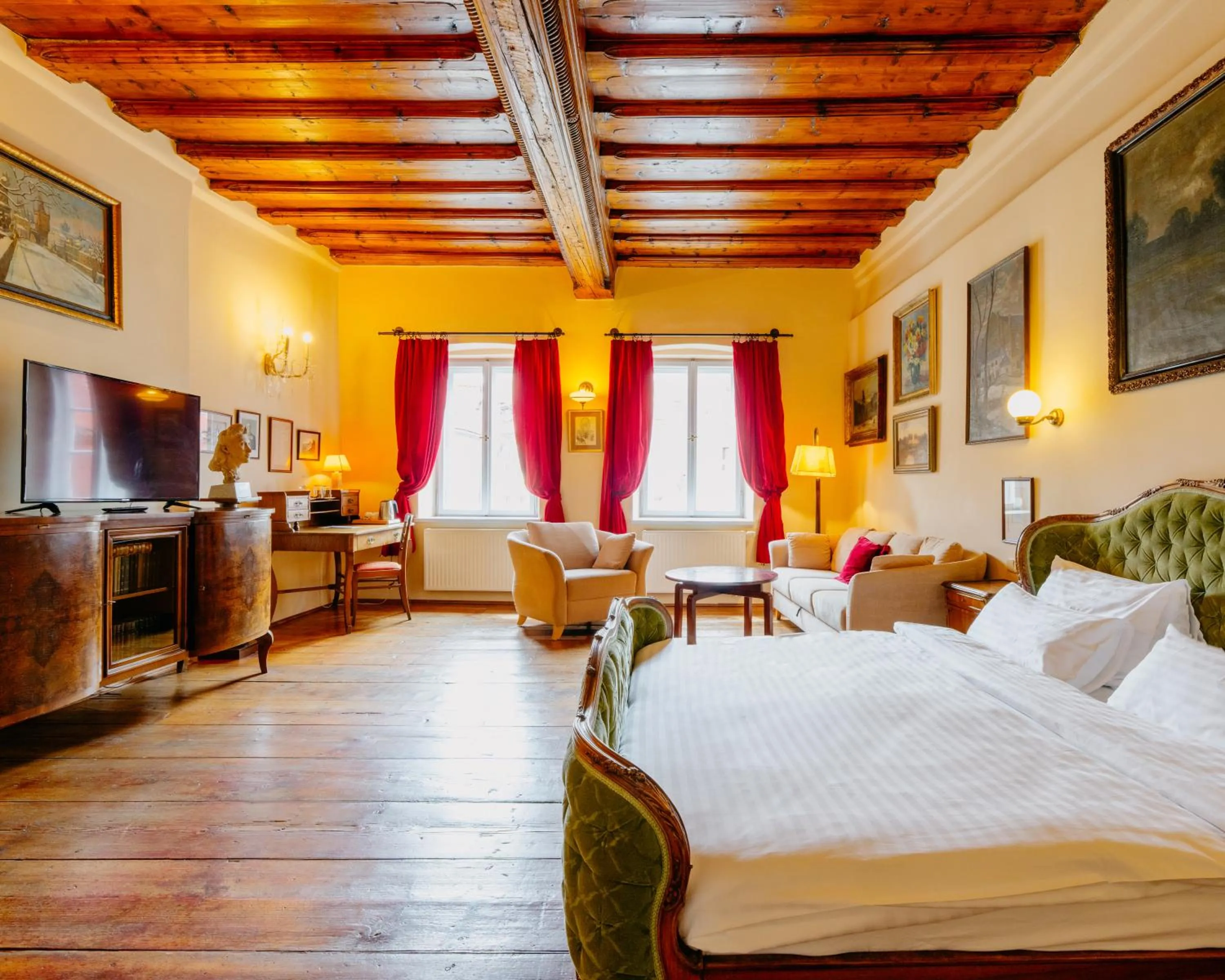 Bed in Hotel Leonardo