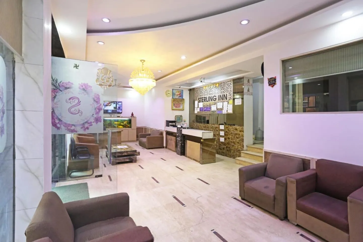 Living room in Hotel Sterling Inn, New Delhi