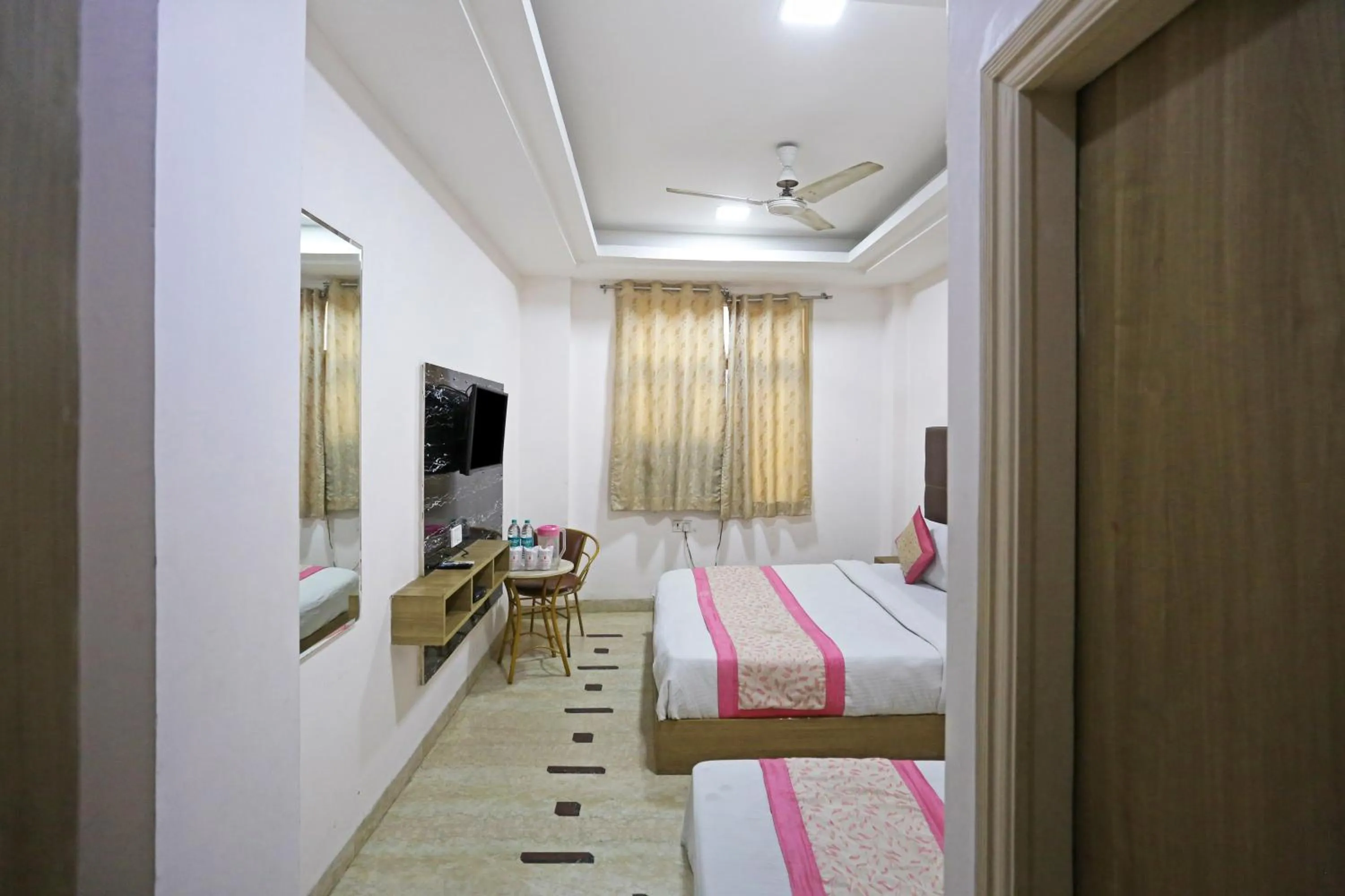 Bed in Hotel Sterling Inn, New Delhi