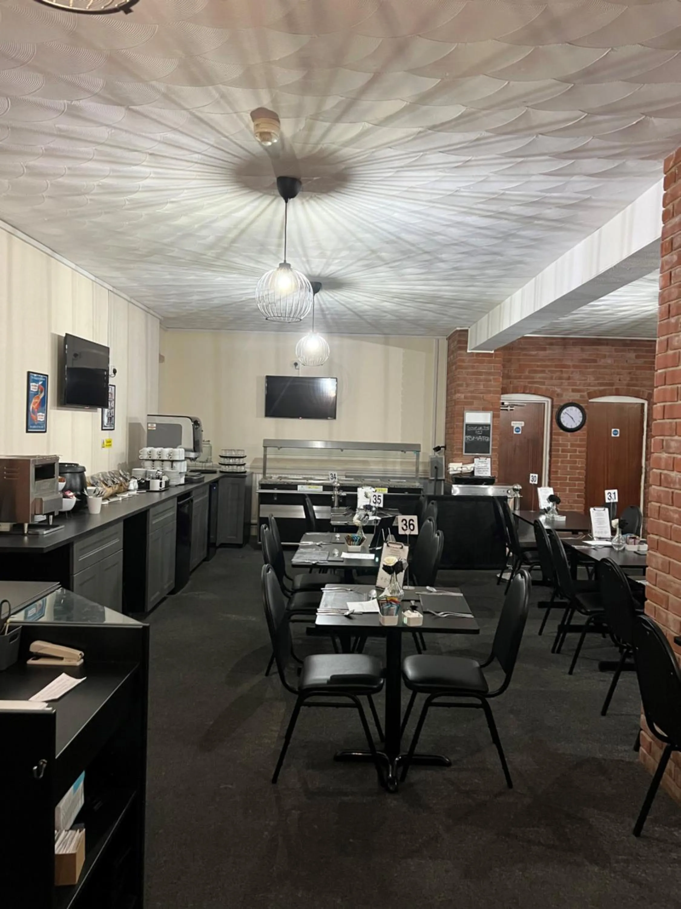 Restaurant/places to eat in Burlington Hotel