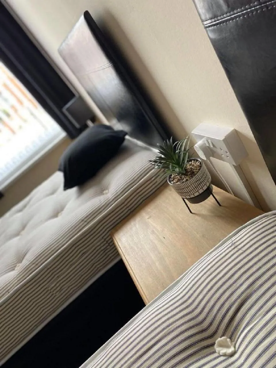 Bedroom in Burlington Hotel