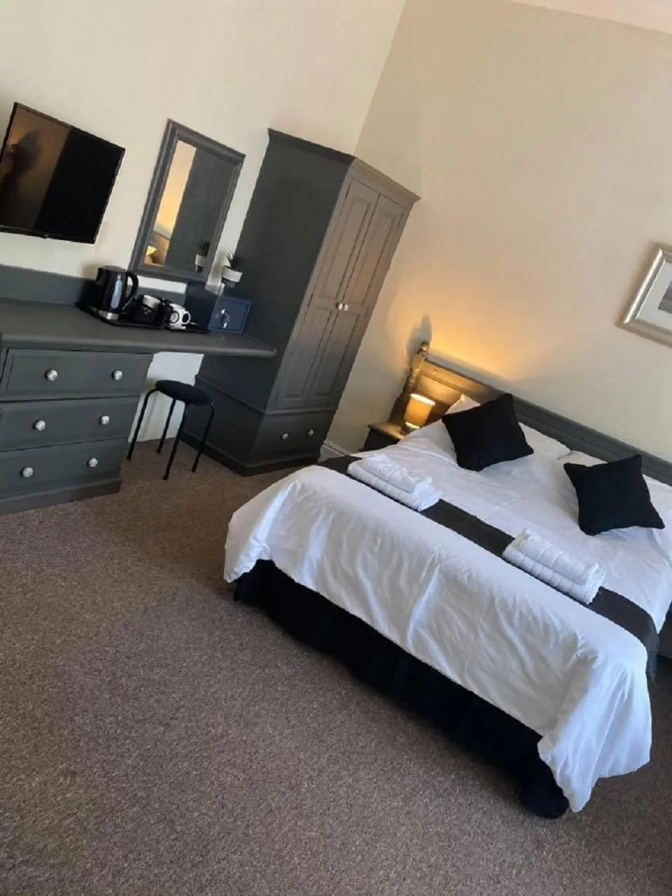 Bedroom in Burlington Hotel