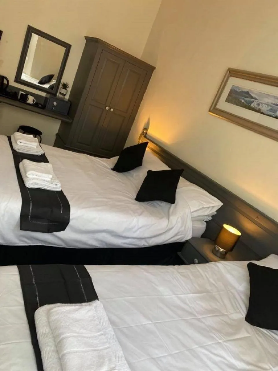 Bedroom in Burlington Hotel