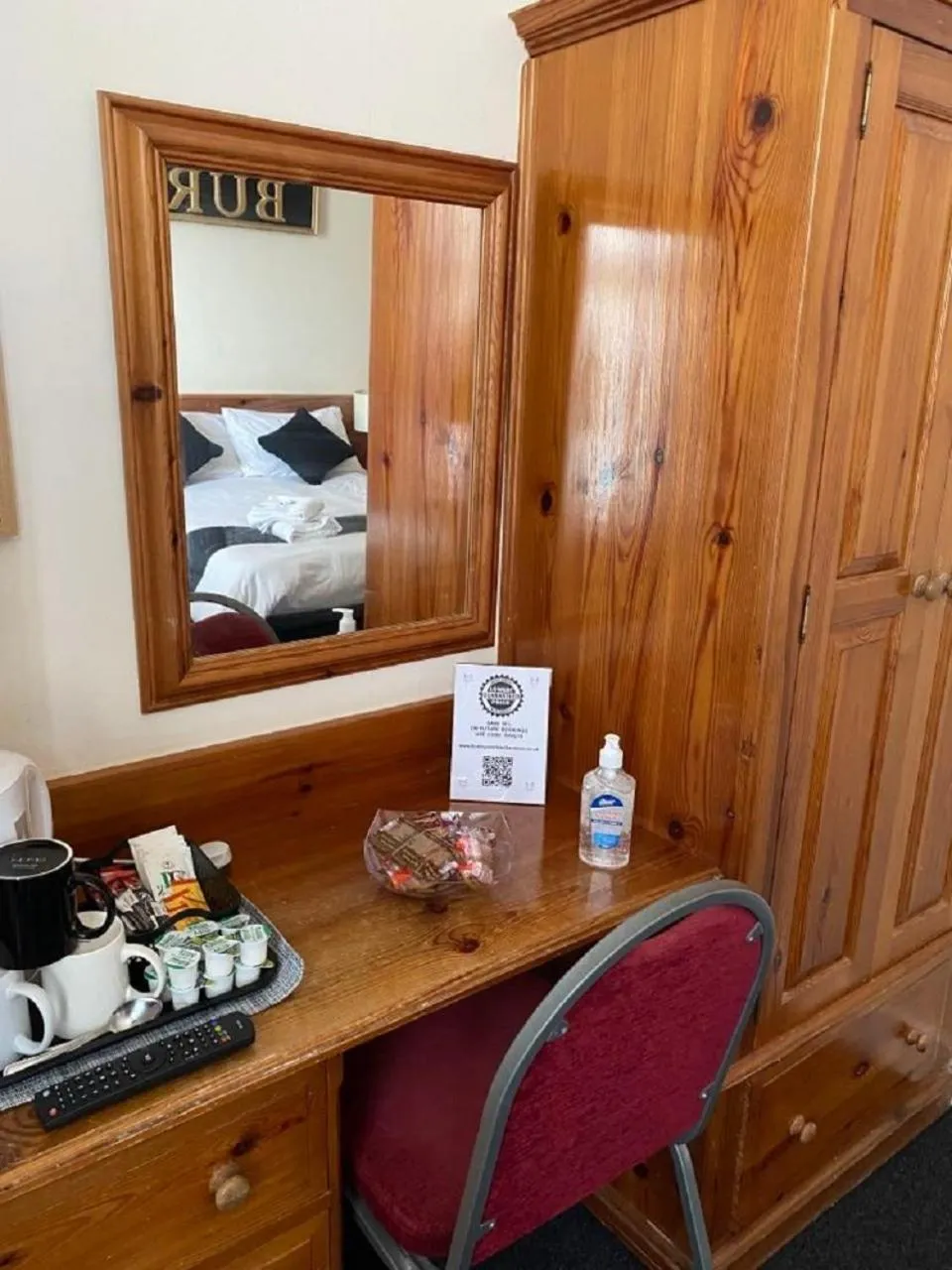 Bedroom in Burlington Hotel