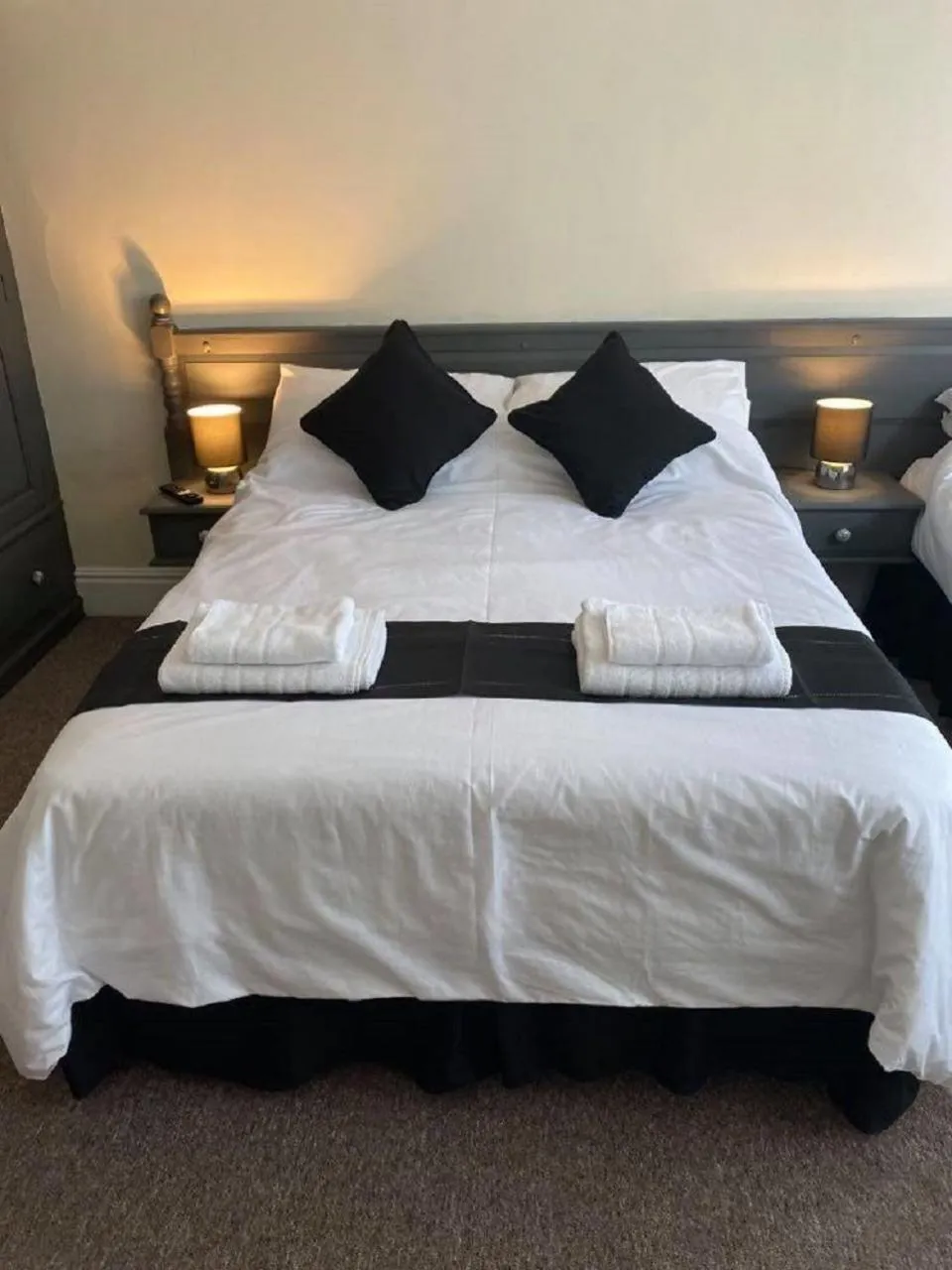 Bedroom in Burlington Hotel