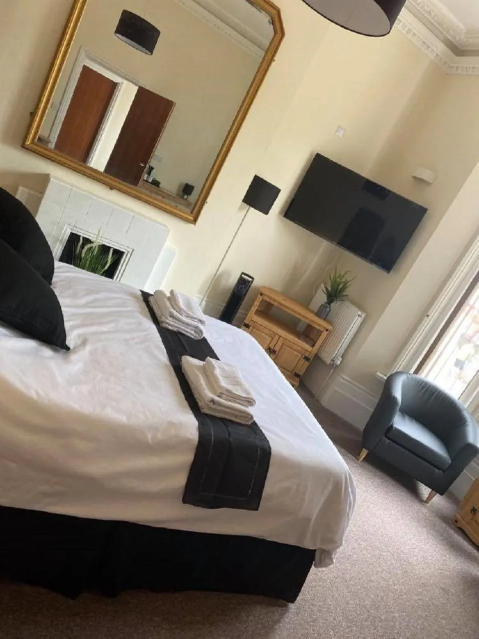 TV and multimedia in Burlington Hotel