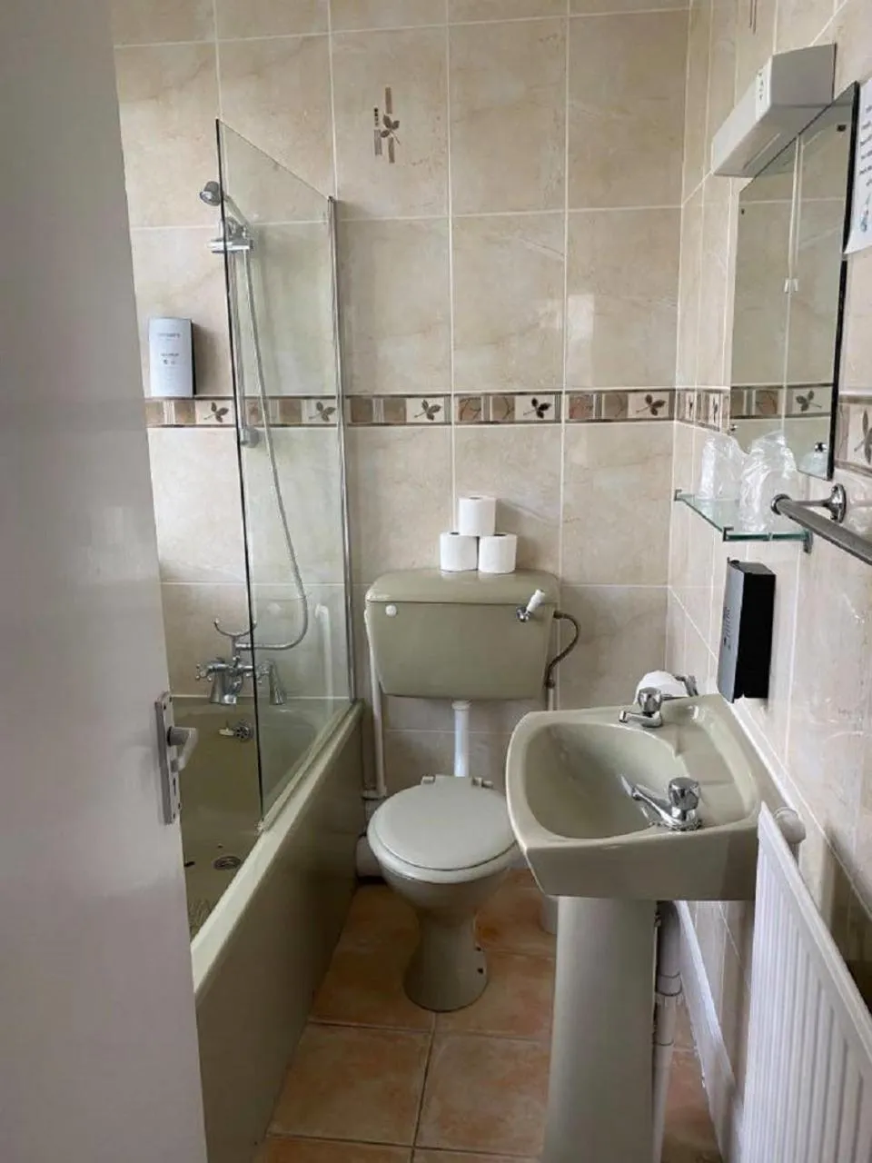 Shower in Burlington Hotel