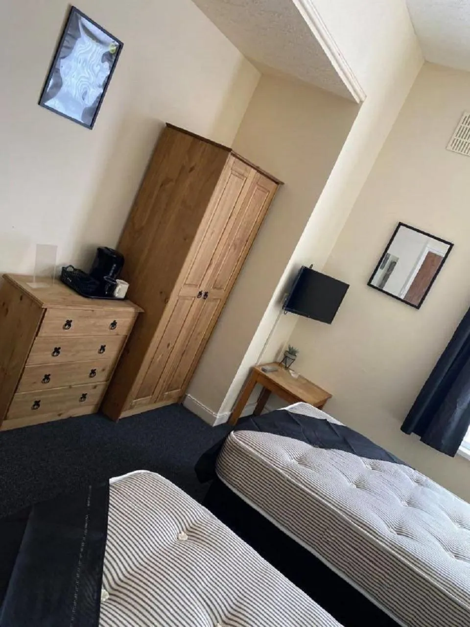 Photo of the whole room in Burlington Hotel