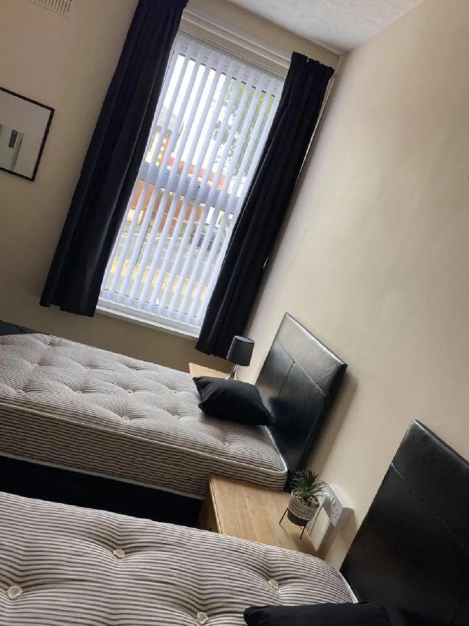 Bedroom in Burlington Hotel