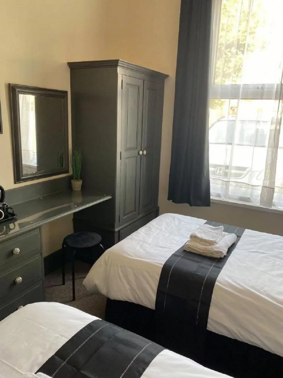 Bedroom in Burlington Hotel