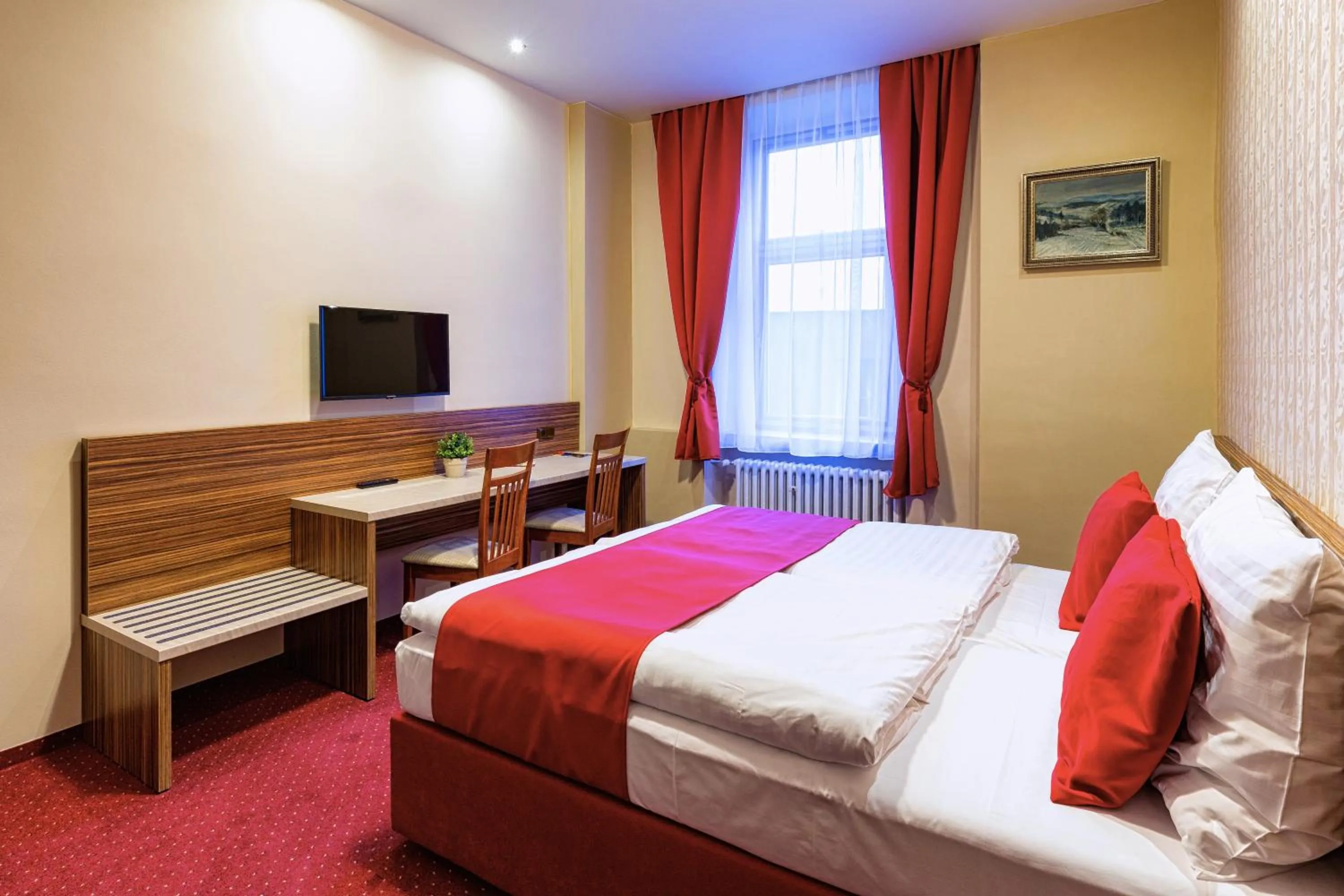 Day, Bed in Hotel Continental