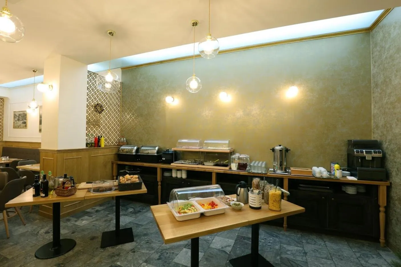 Restaurant/places to eat in U Stare Pani - At the Old Lady Hotel