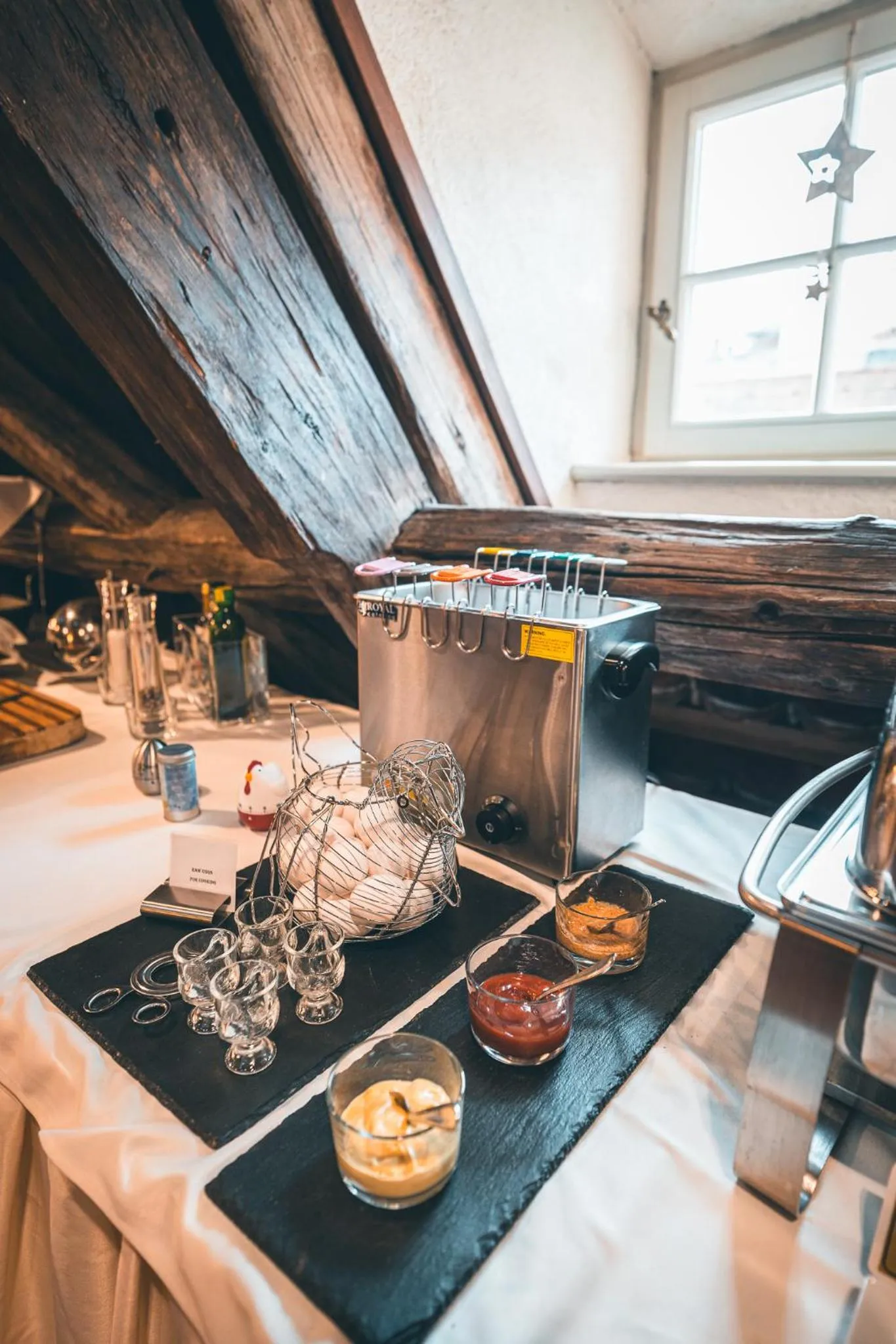 Restaurant/places to eat in Appia Hotel Residences