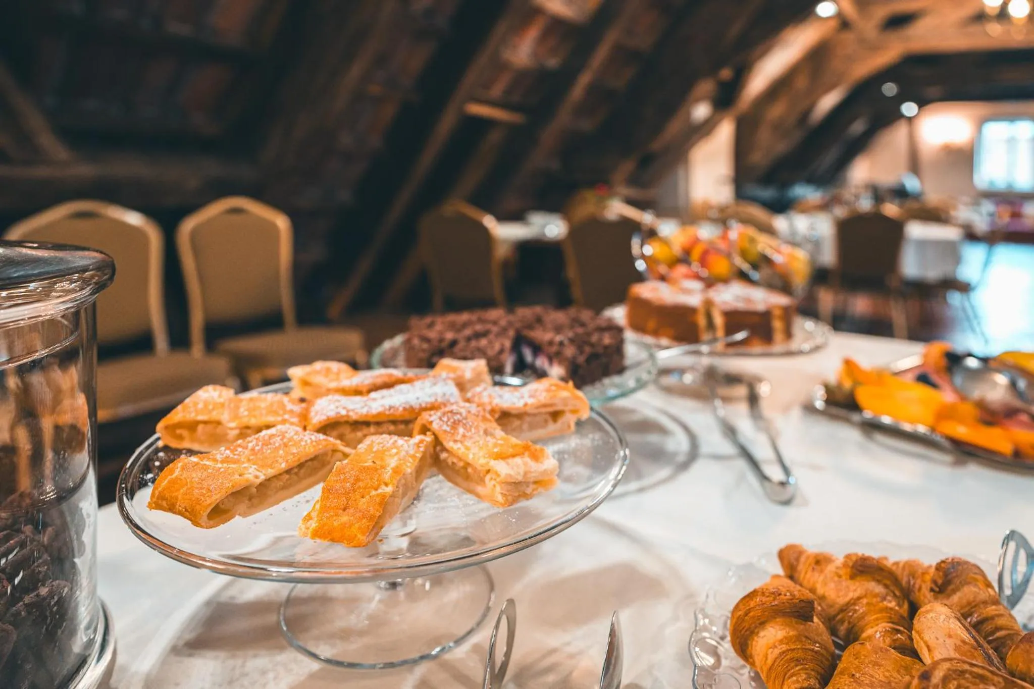 Restaurant/places to eat in Appia Hotel Residences