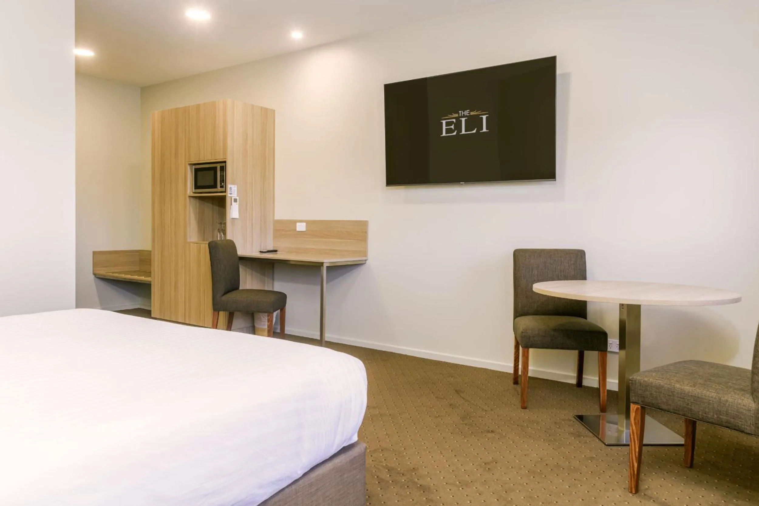 Dining area, Bed in Elimatta Hotel