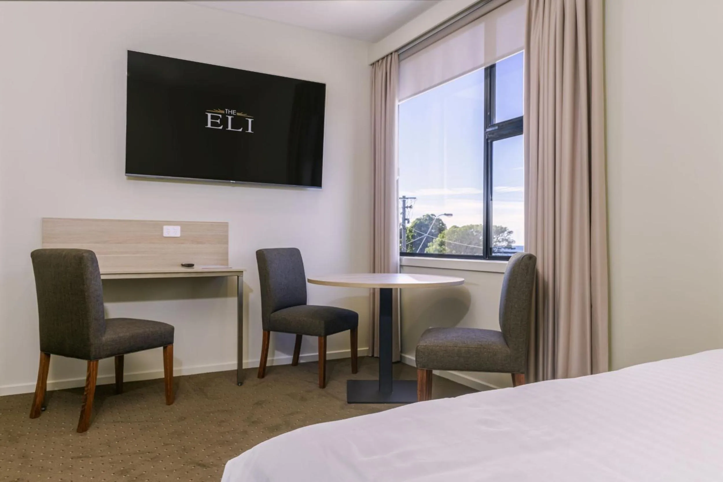 Dining area, Bed in Elimatta Hotel