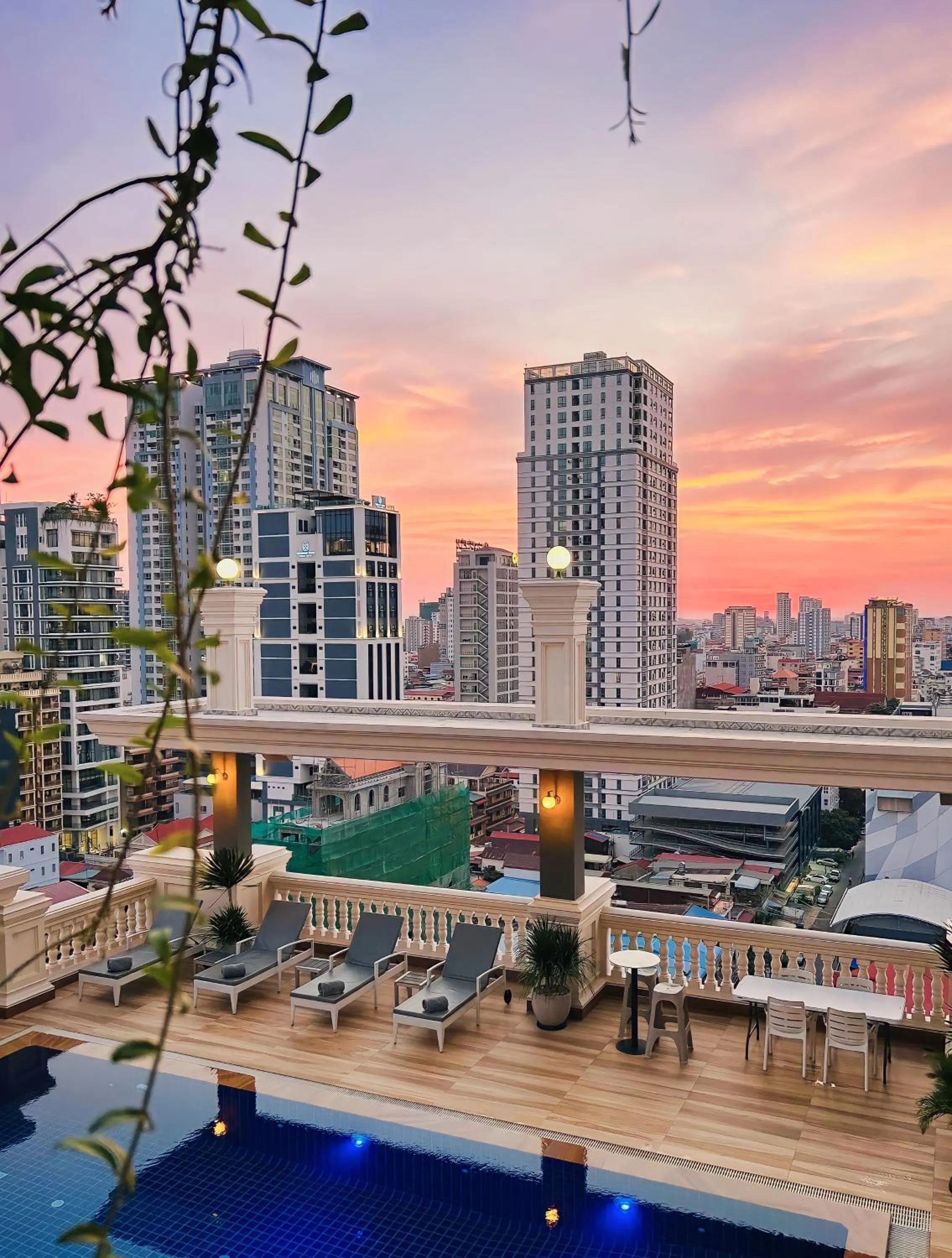 Pool view in Duong Chan Hotel