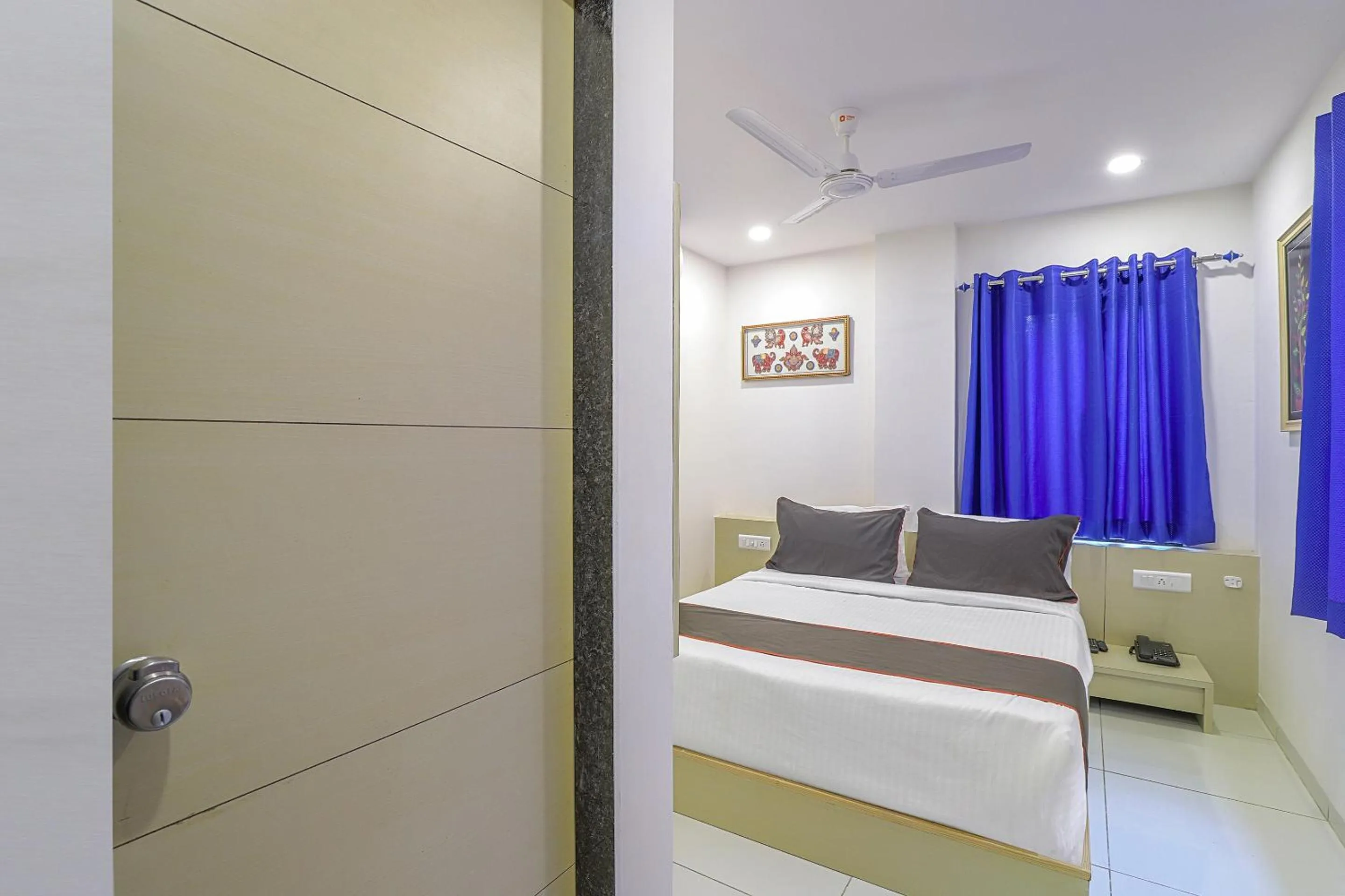 Bedroom, Bed in Hotel O La Veera