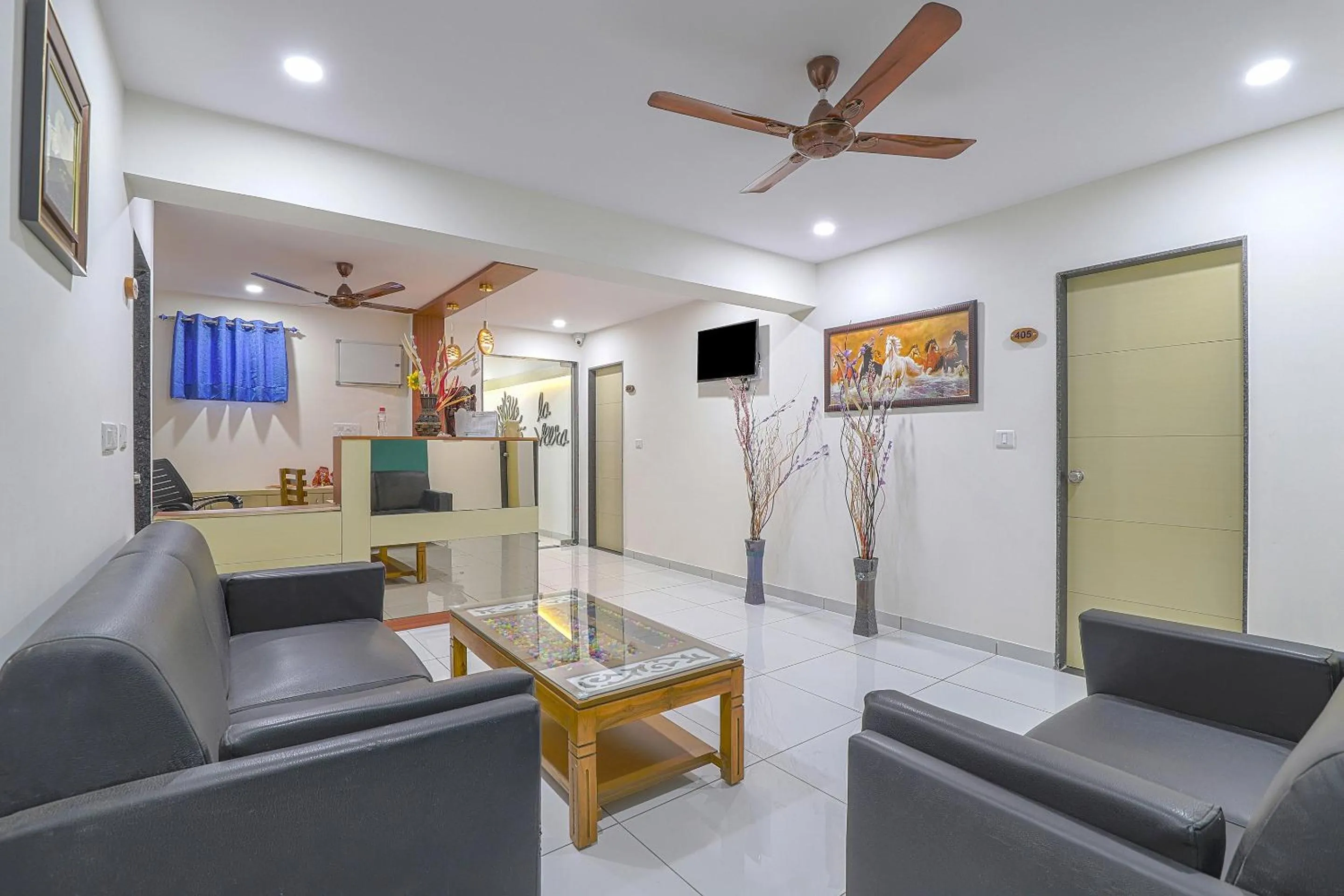 Lobby or reception in Hotel O La Veera