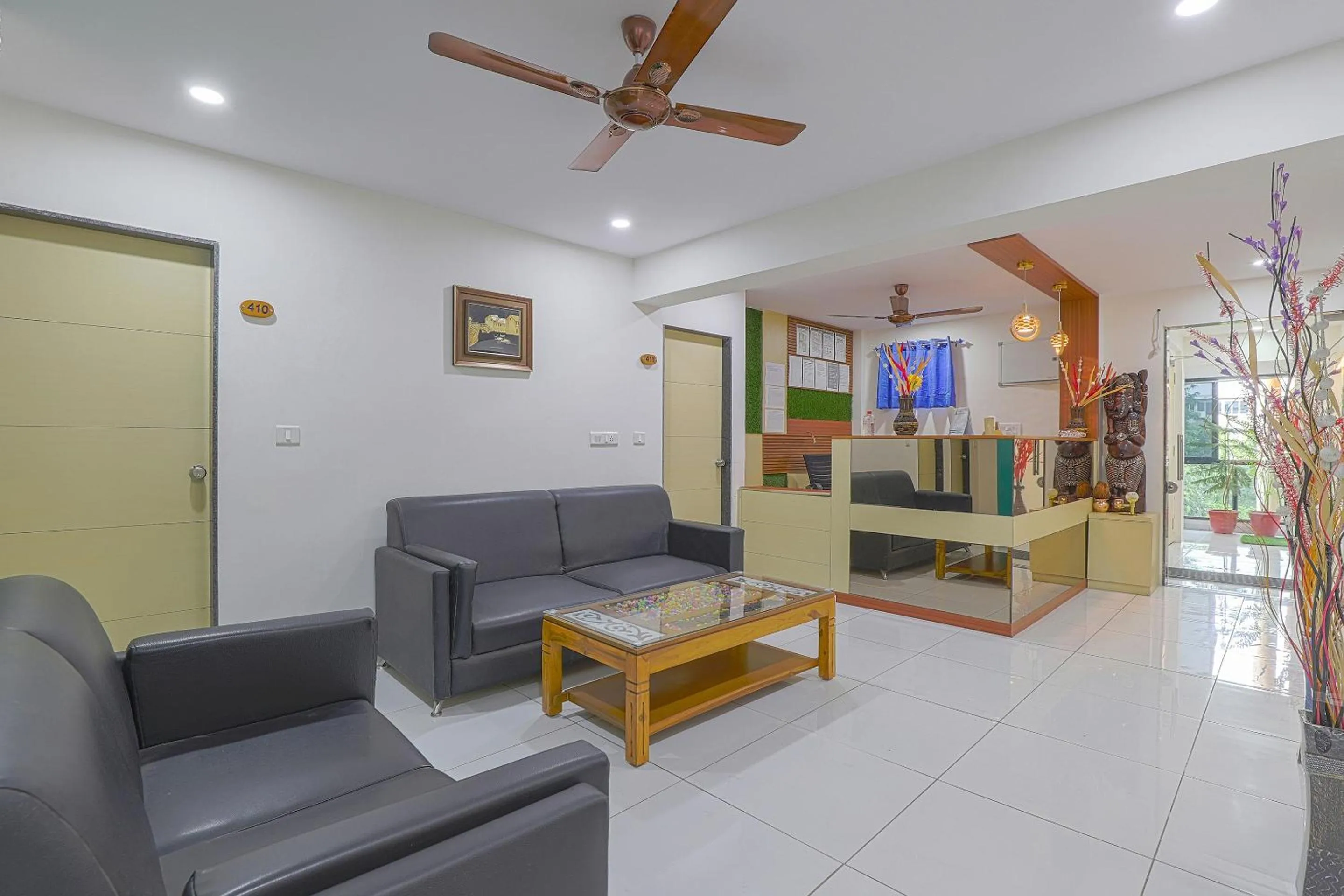 Lobby or reception in Hotel O La Veera