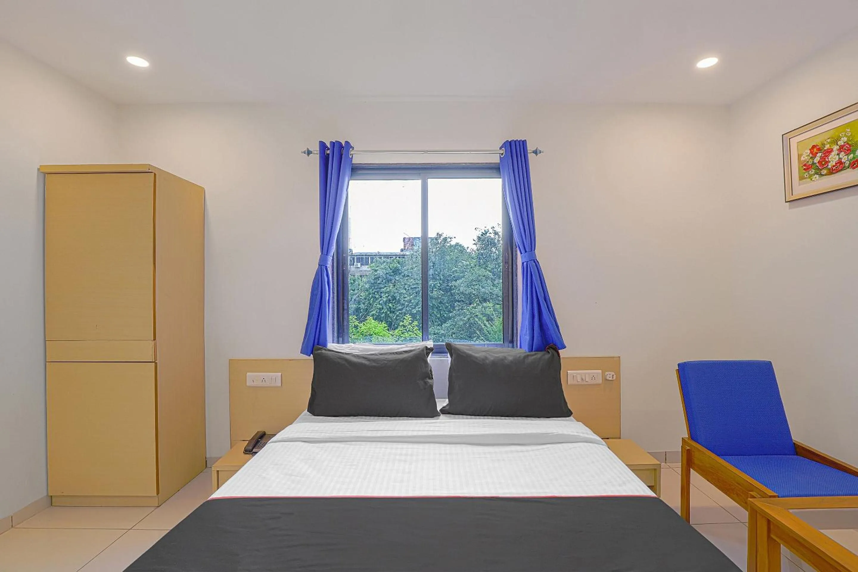 Bedroom, Bed in Hotel O La Veera