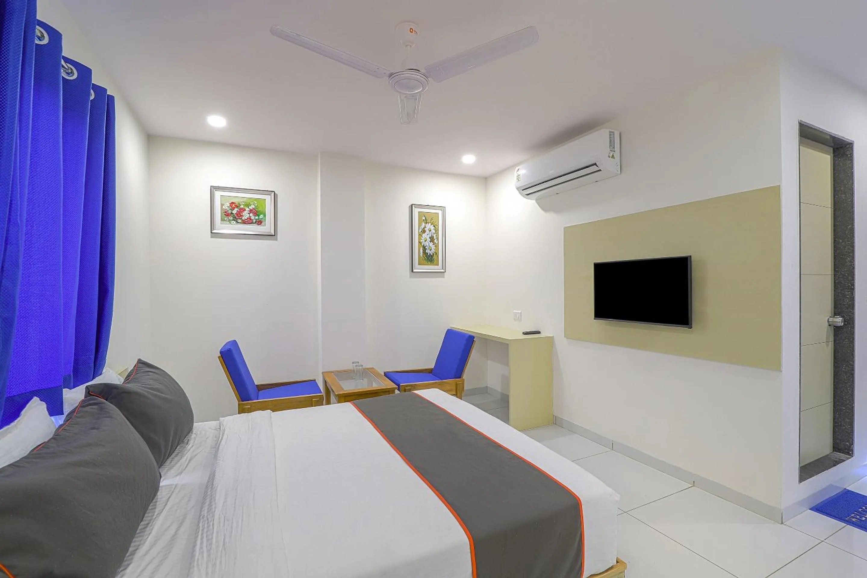 Bedroom, Bed in Hotel O La Veera