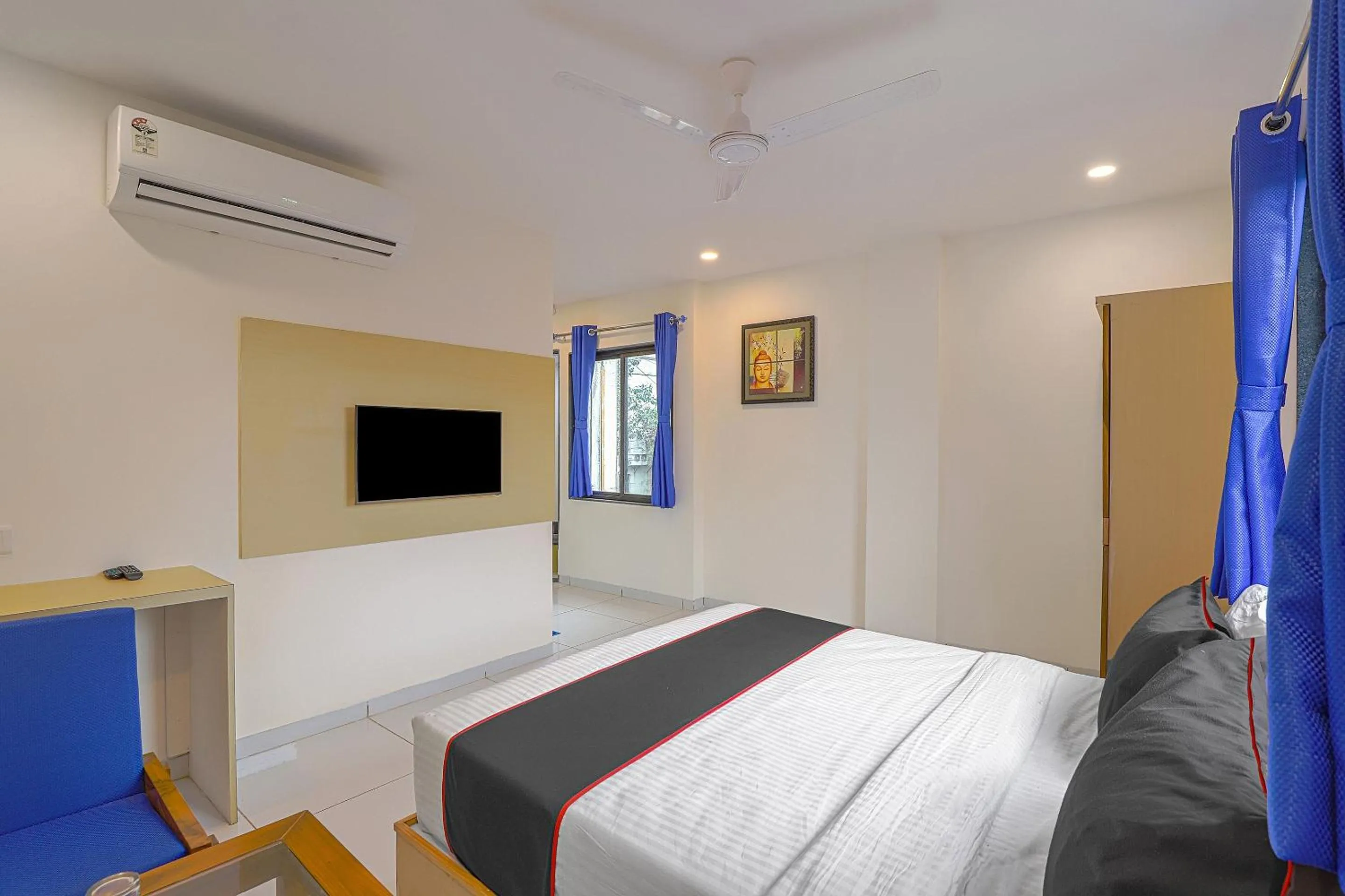 Bedroom, Bed in Hotel O La Veera