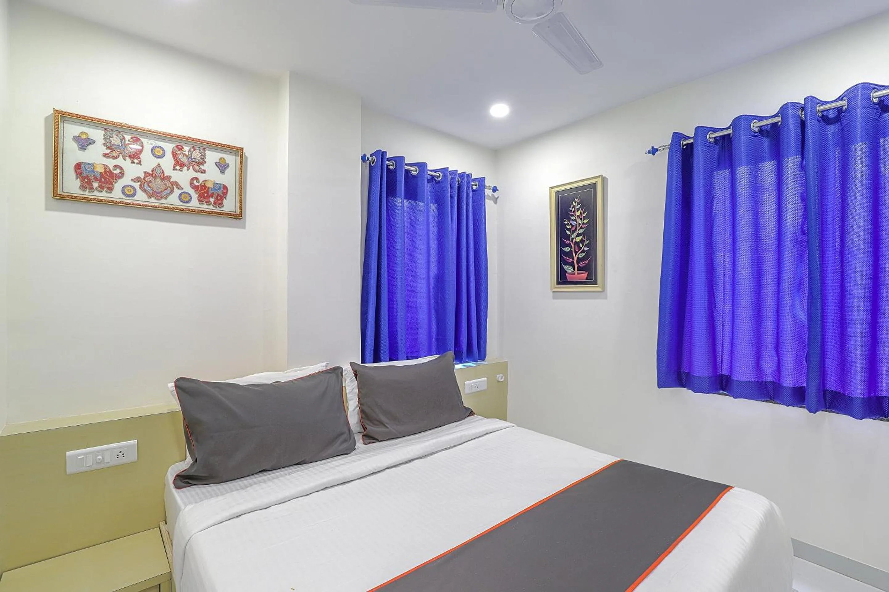 Bedroom, Bed in Hotel O La Veera