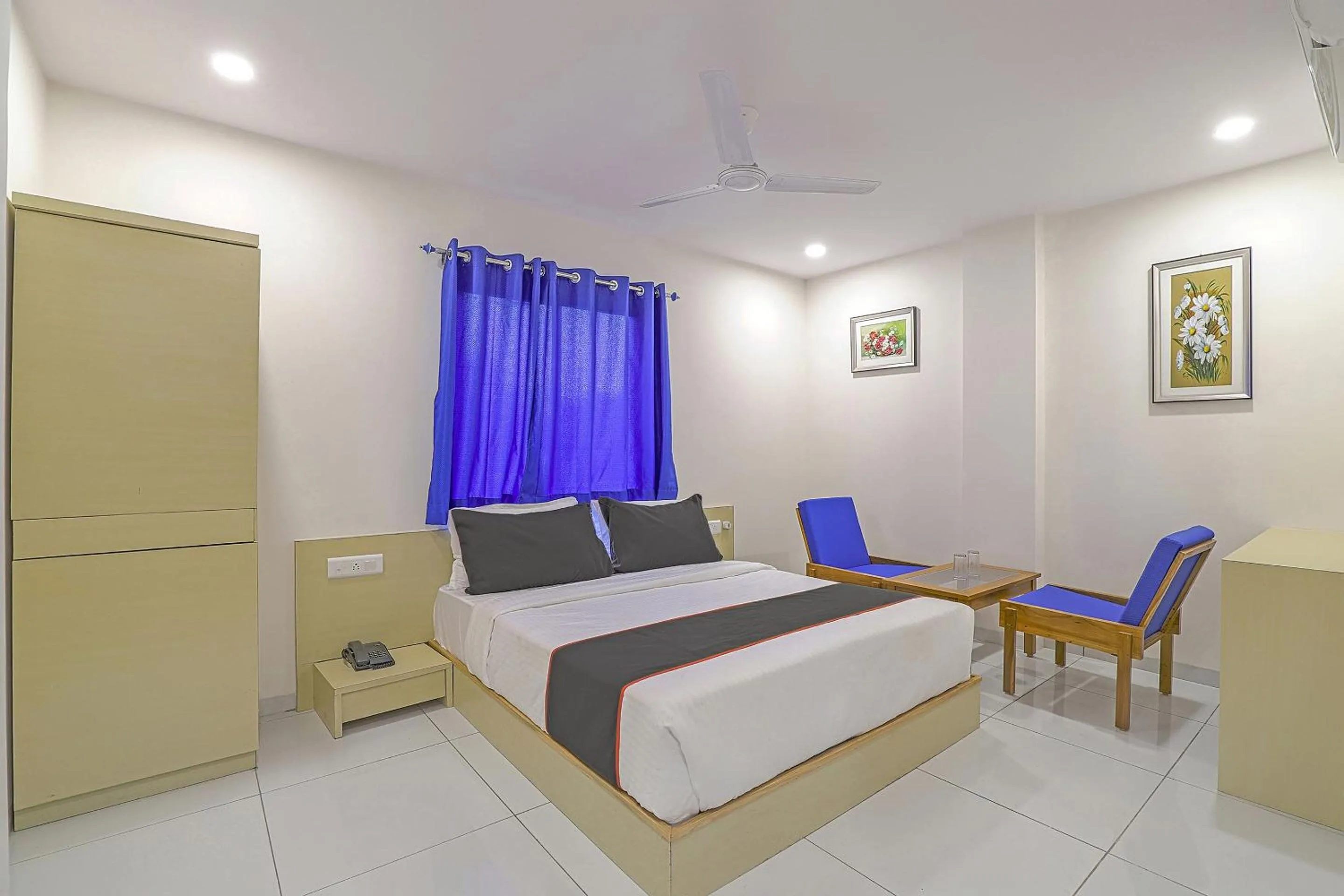 Bedroom, Bed in Hotel O La Veera