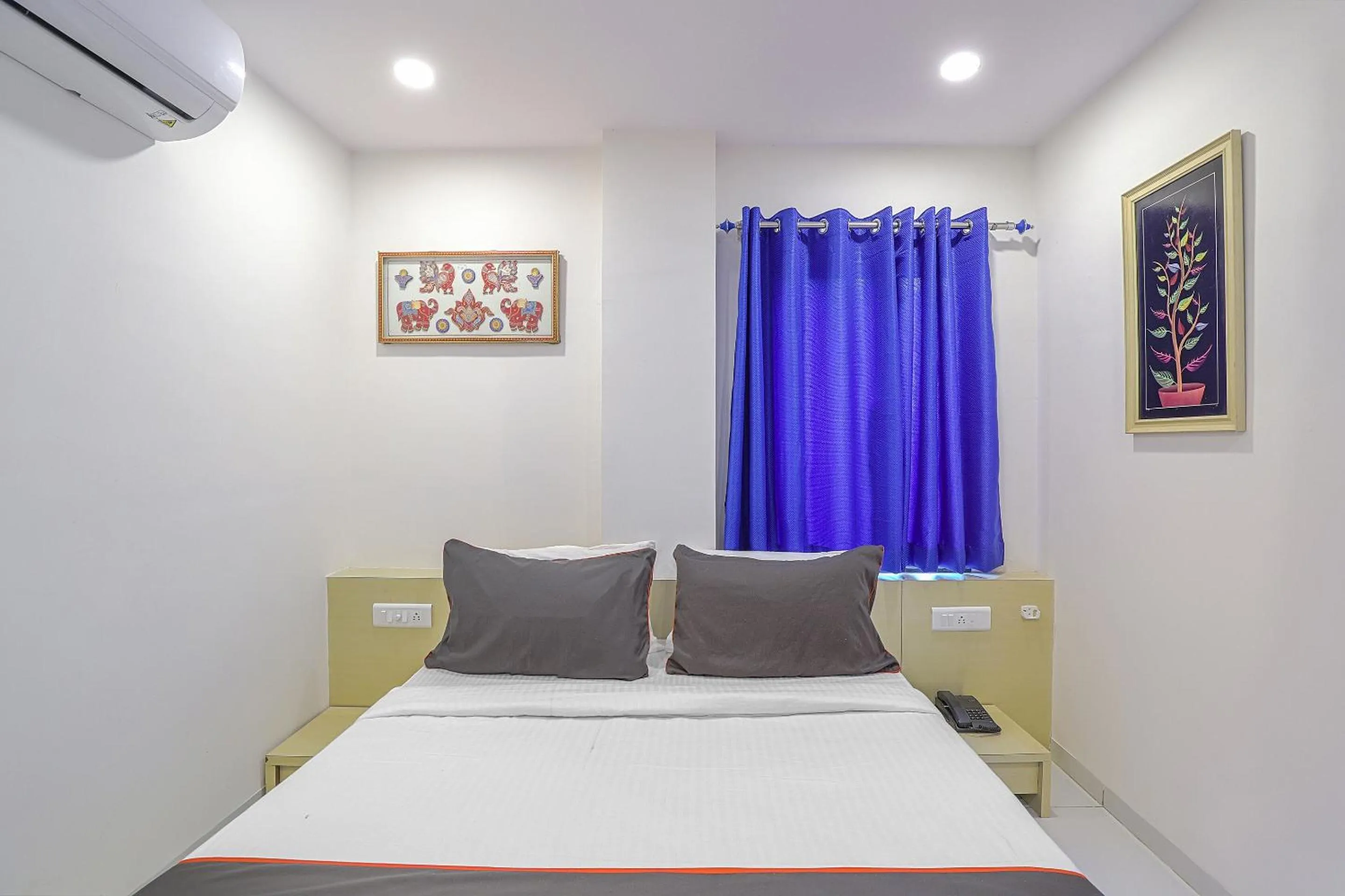 Bedroom, Bed in Hotel O La Veera