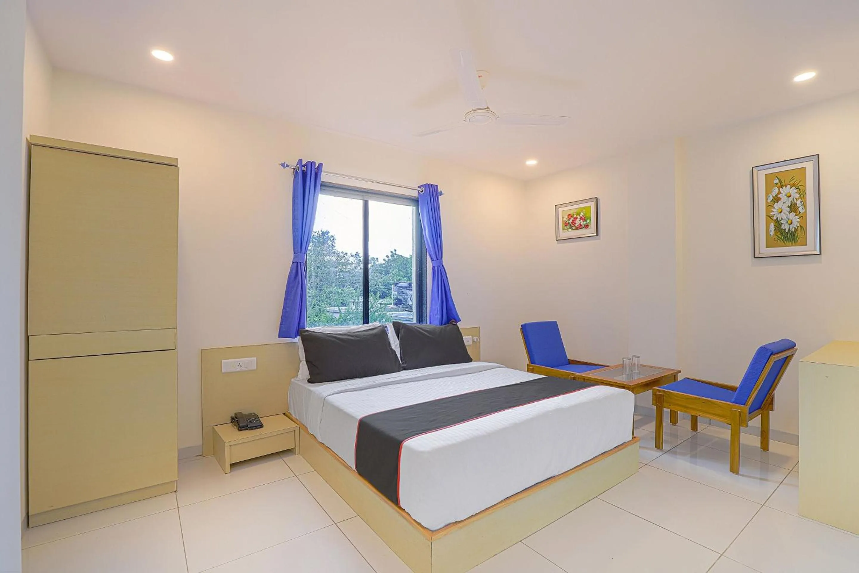 Bedroom, Bed in Hotel O La Veera